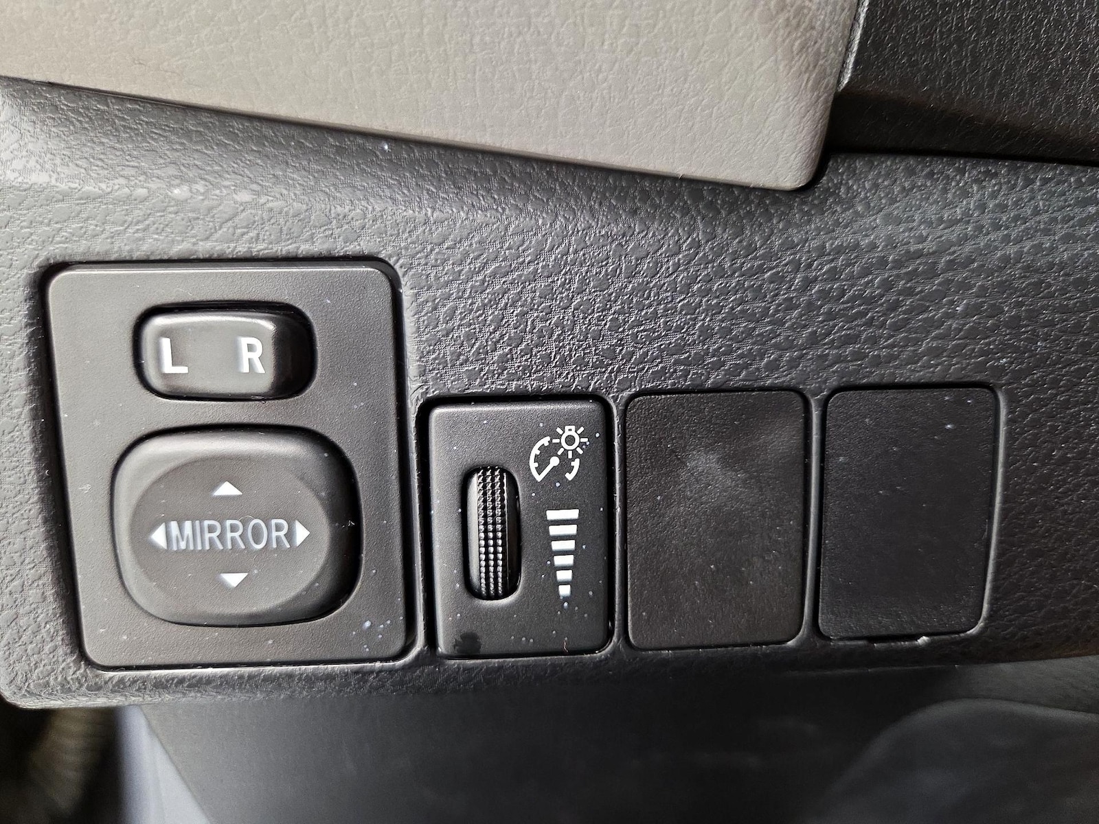 2014 Toyota Corolla LE - Photo 14