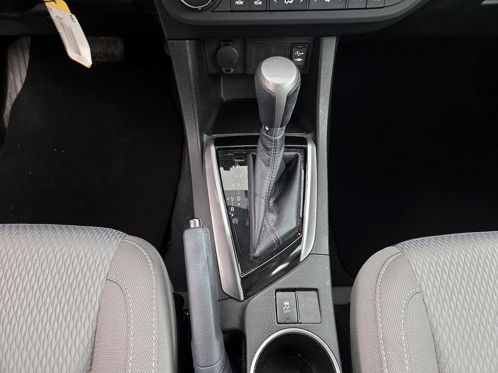 2014 Toyota Corolla LE - Photo 18