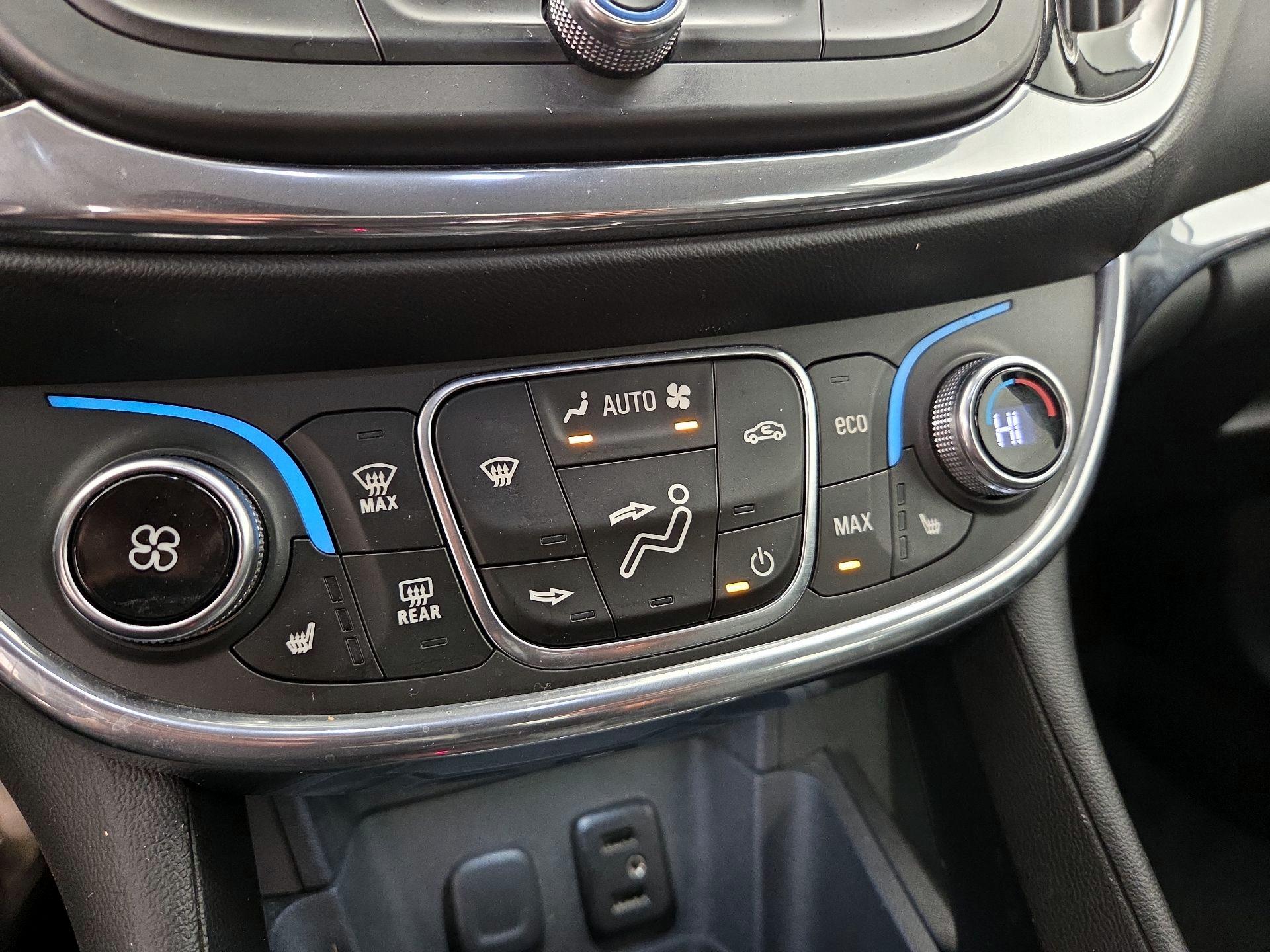 Thumbnail: 2017 Chevrolet Volt - 17
