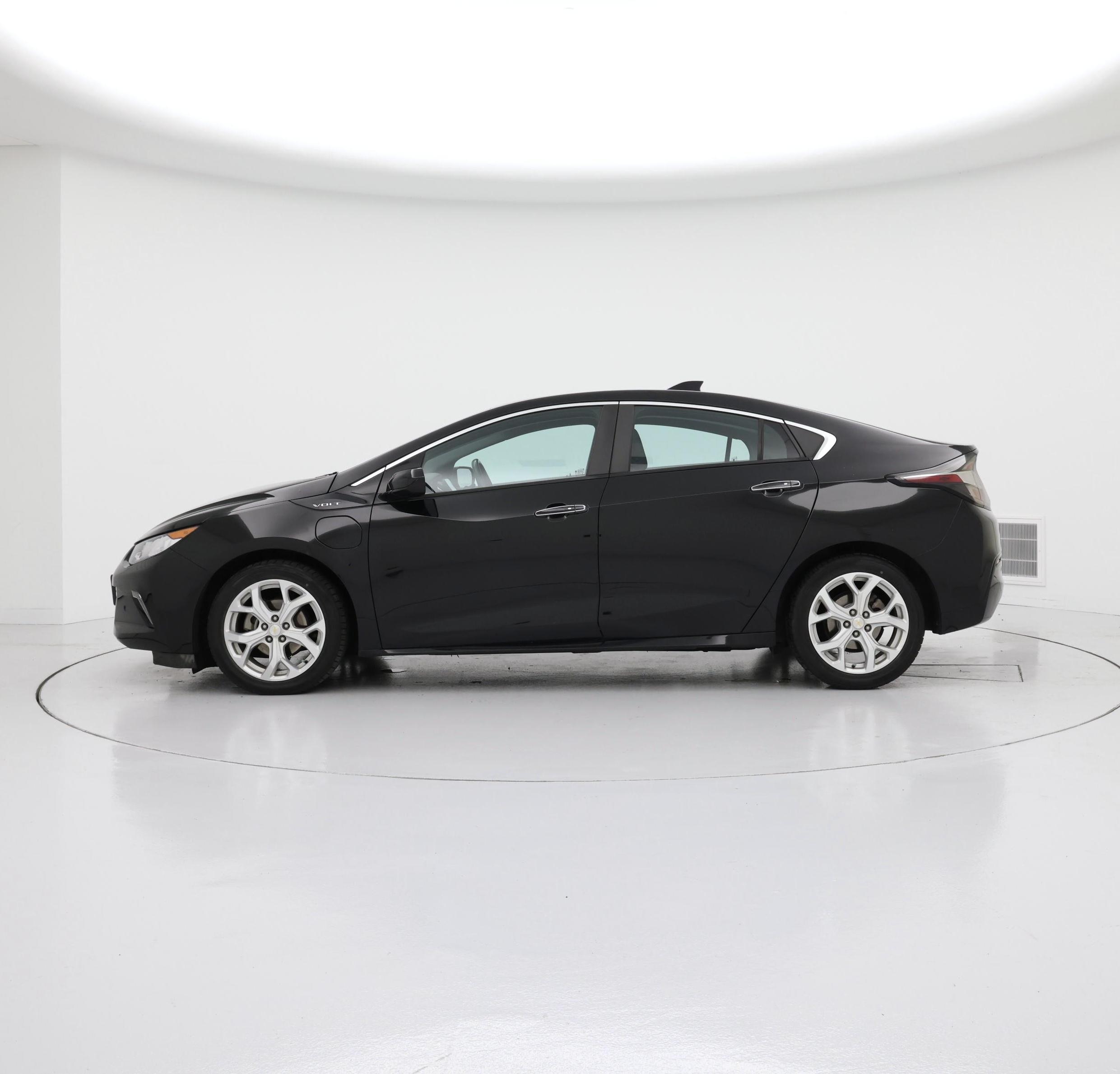 Thumbnail: 2017 Chevrolet Volt - 3