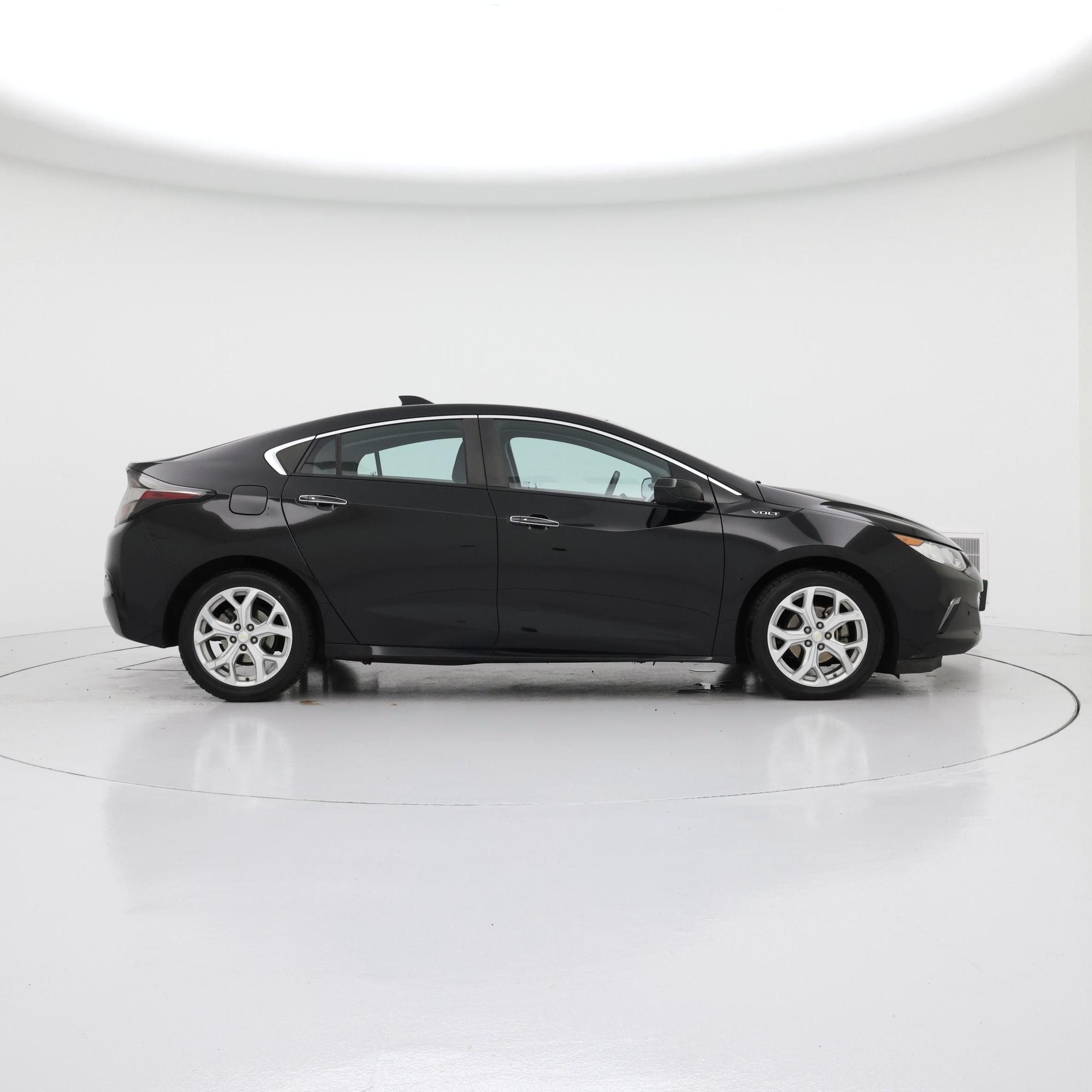 Thumbnail: 2017 Chevrolet Volt - 7