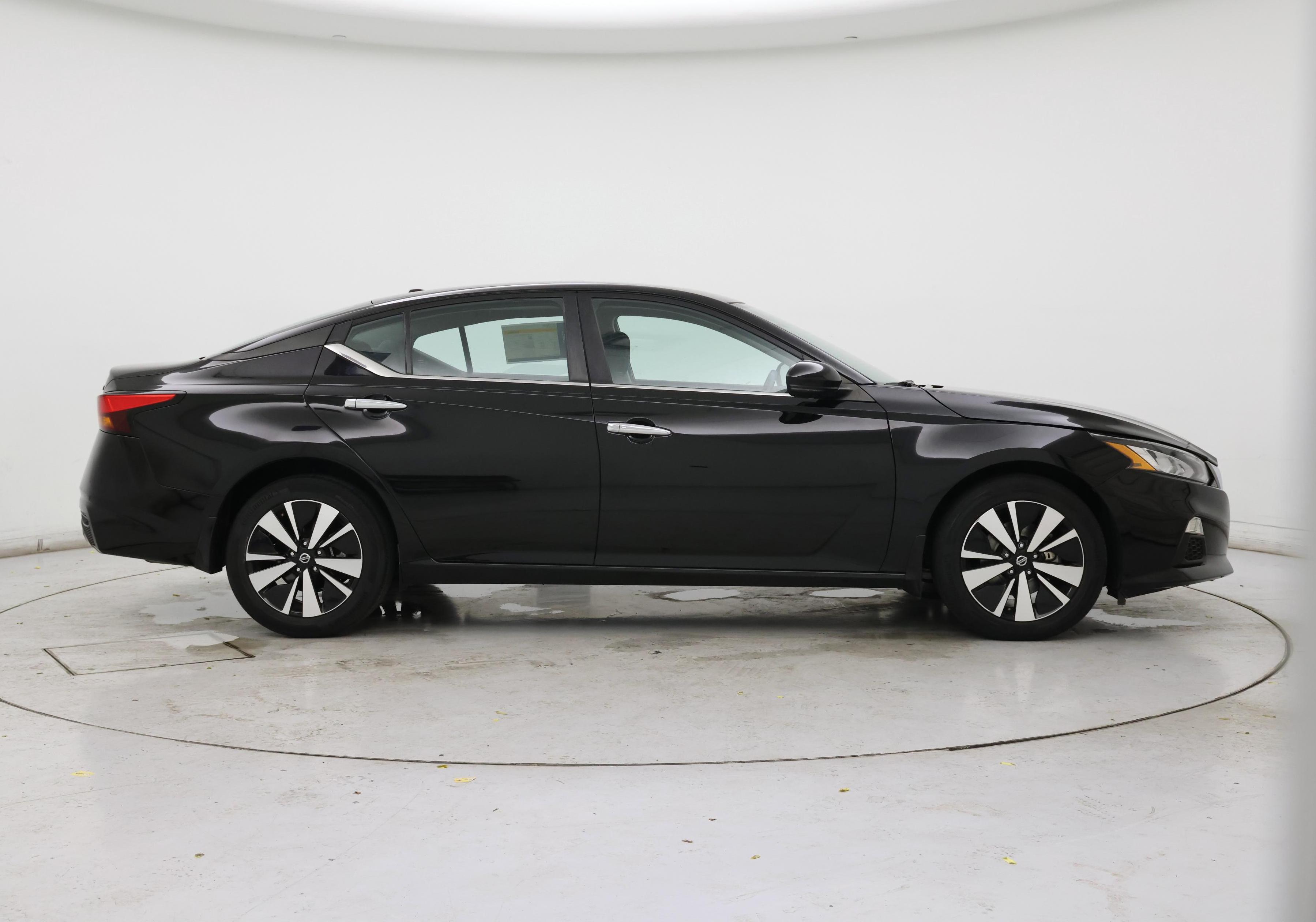 Thumbnail: 2021 Nissan Altima - 7