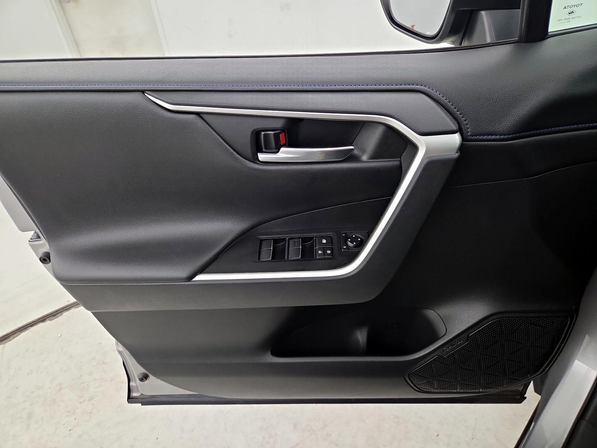 Thumbnail: 2021 Toyota RAV4 - 12
