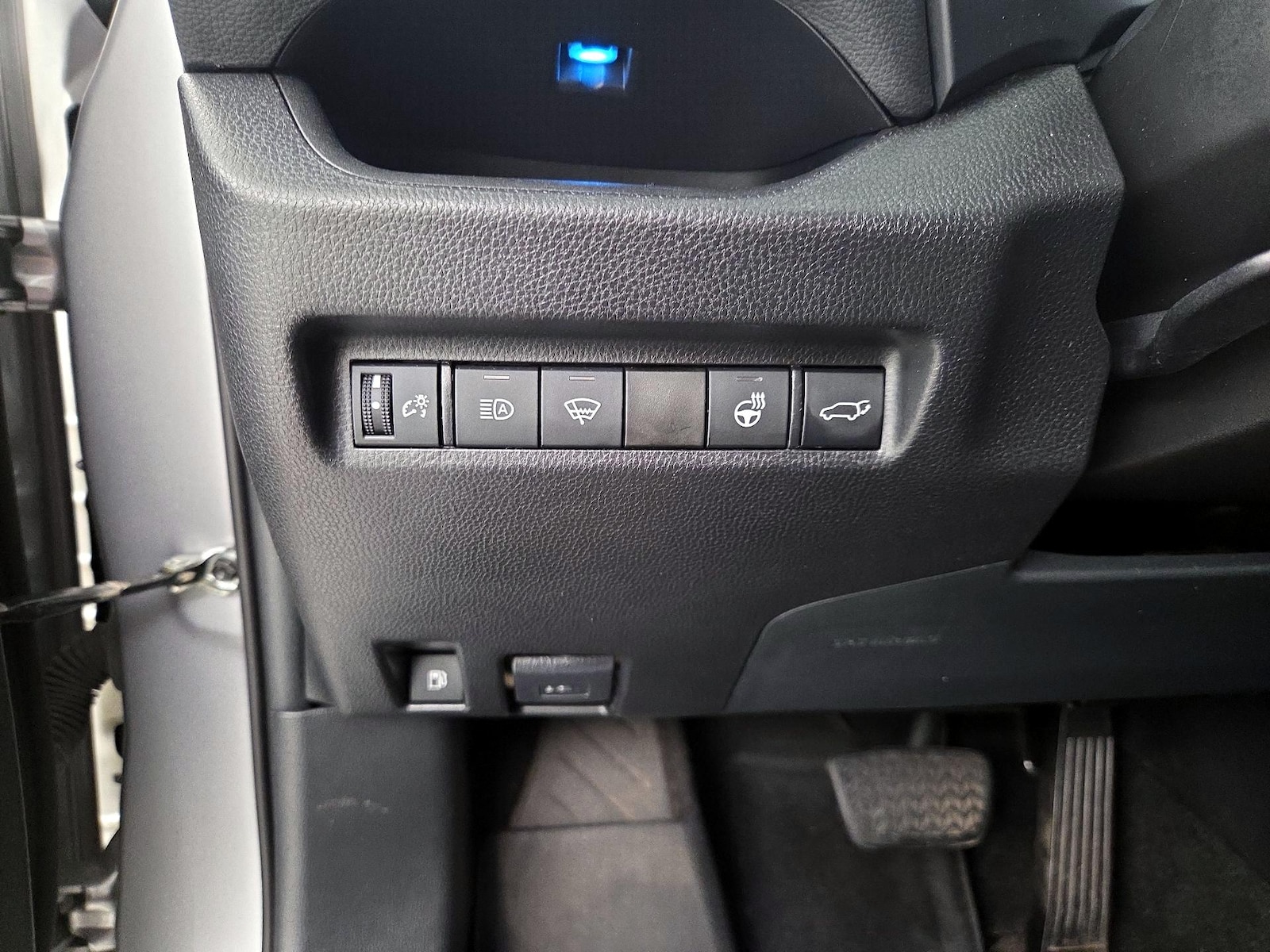 2021 Toyota RAV4 XSE - Photo 14