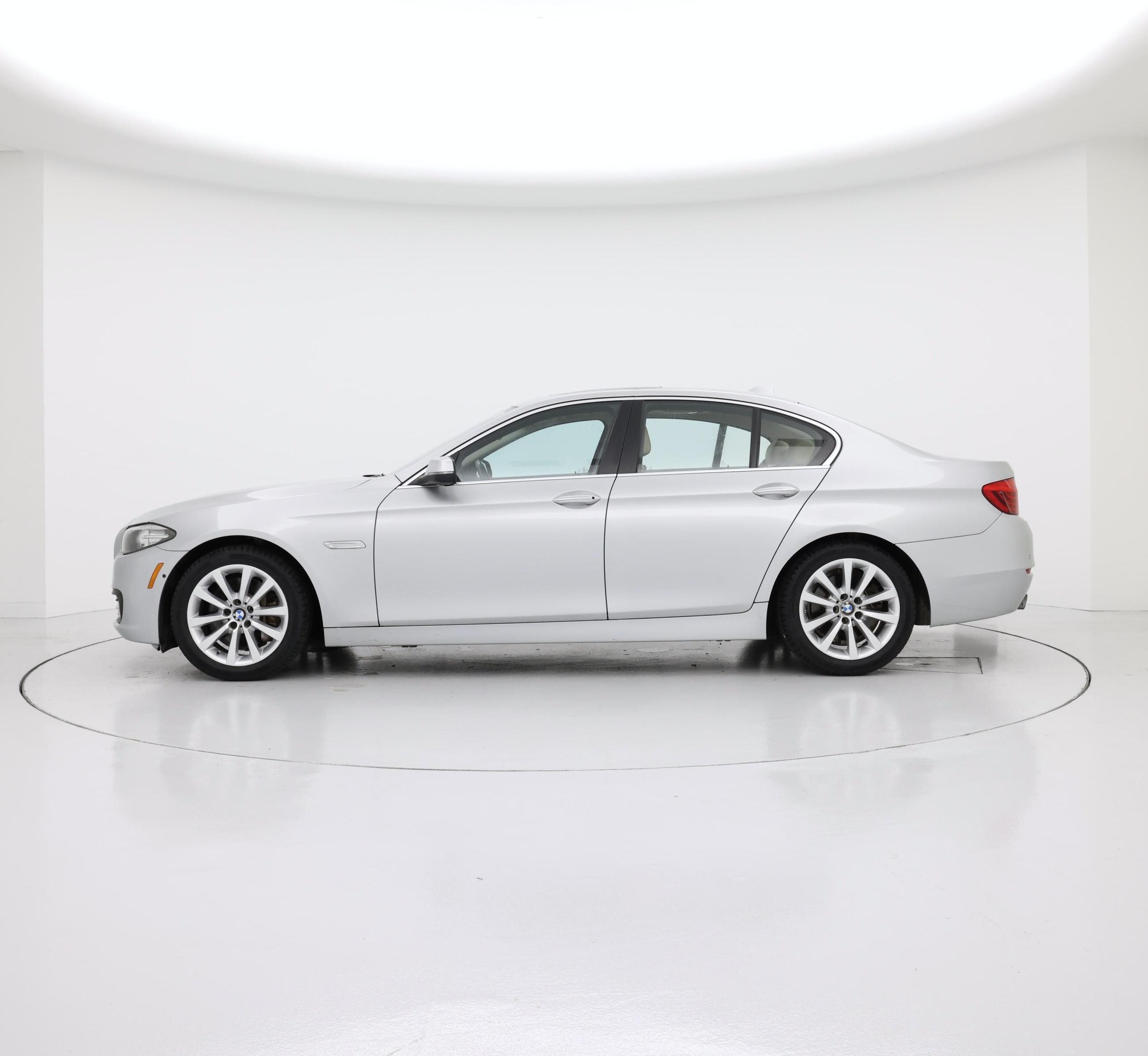 Thumbnail: 2016 BMW 5 Series - 3