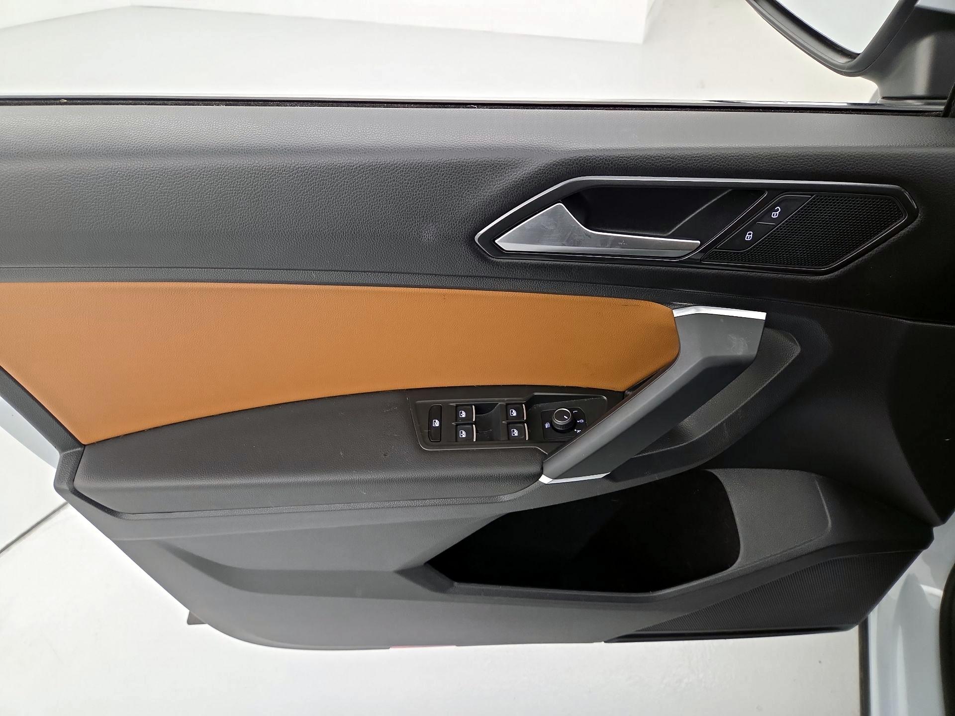 Thumbnail: 2018 Volkswagen Tiguan - 12