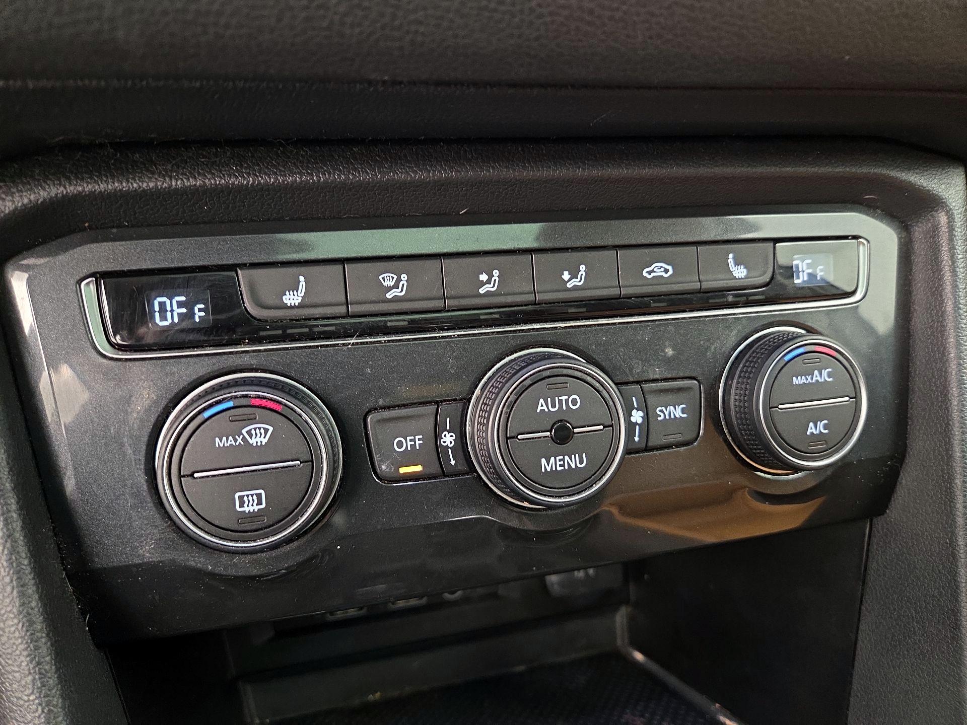 Thumbnail: 2018 Volkswagen Tiguan - 16