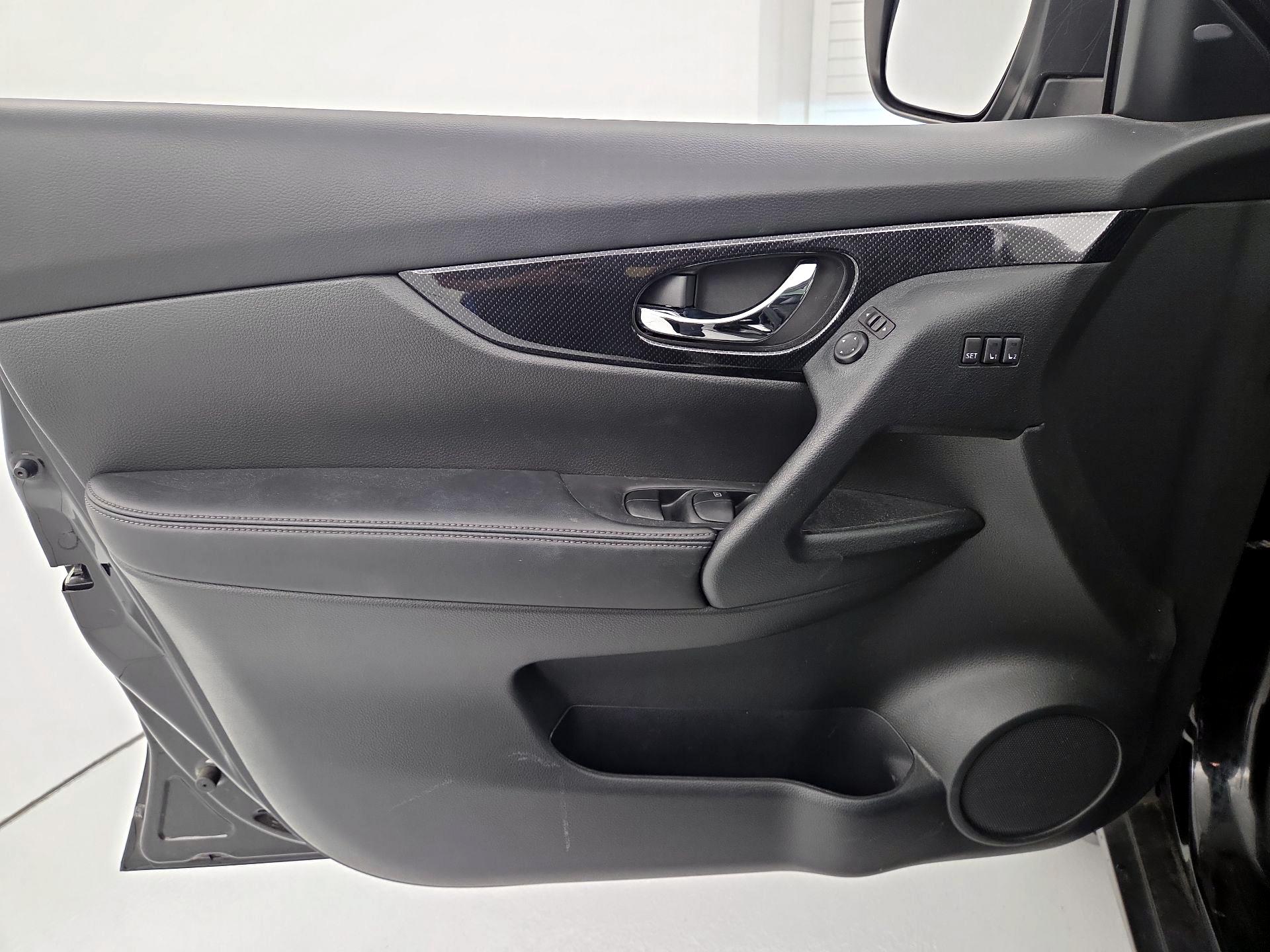 Thumbnail: 2020 Nissan Rogue - 12