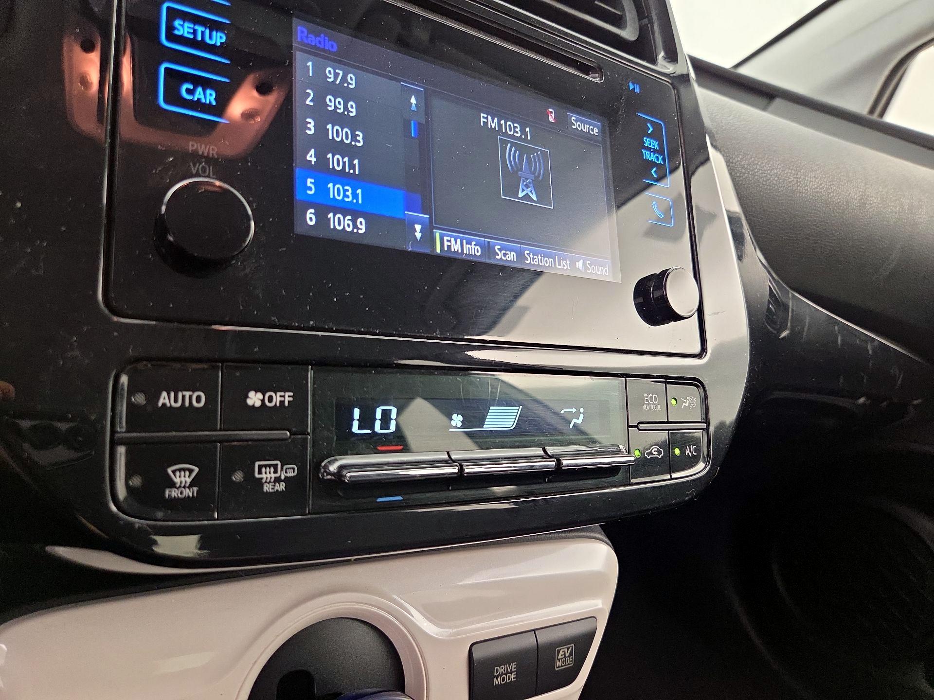 Thumbnail: 2016 Toyota Prius - 16