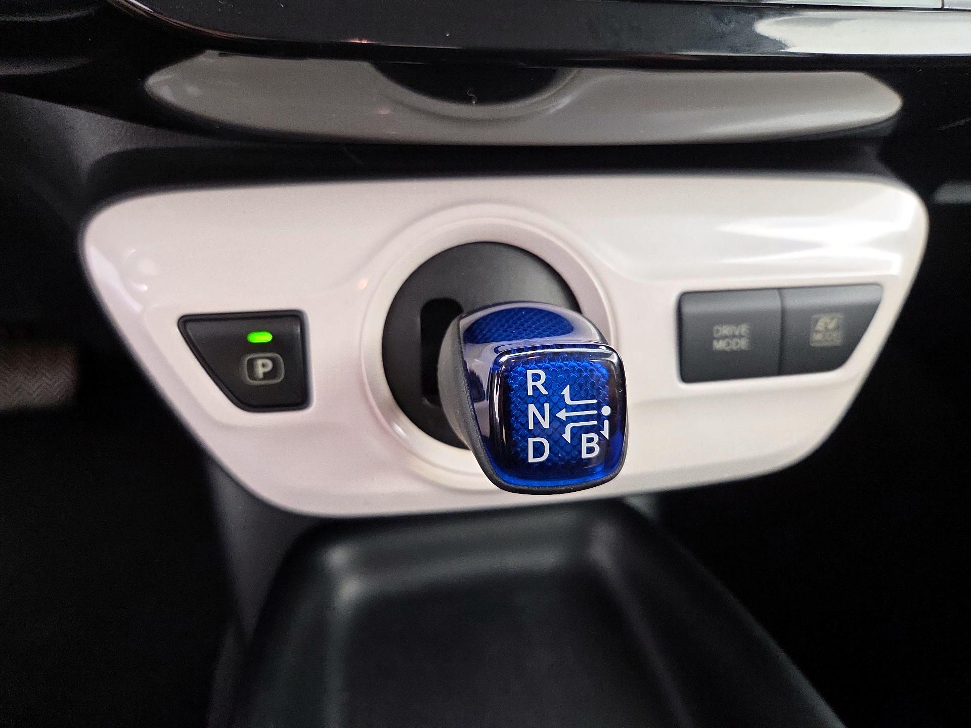 Thumbnail: 2016 Toyota Prius - 17
