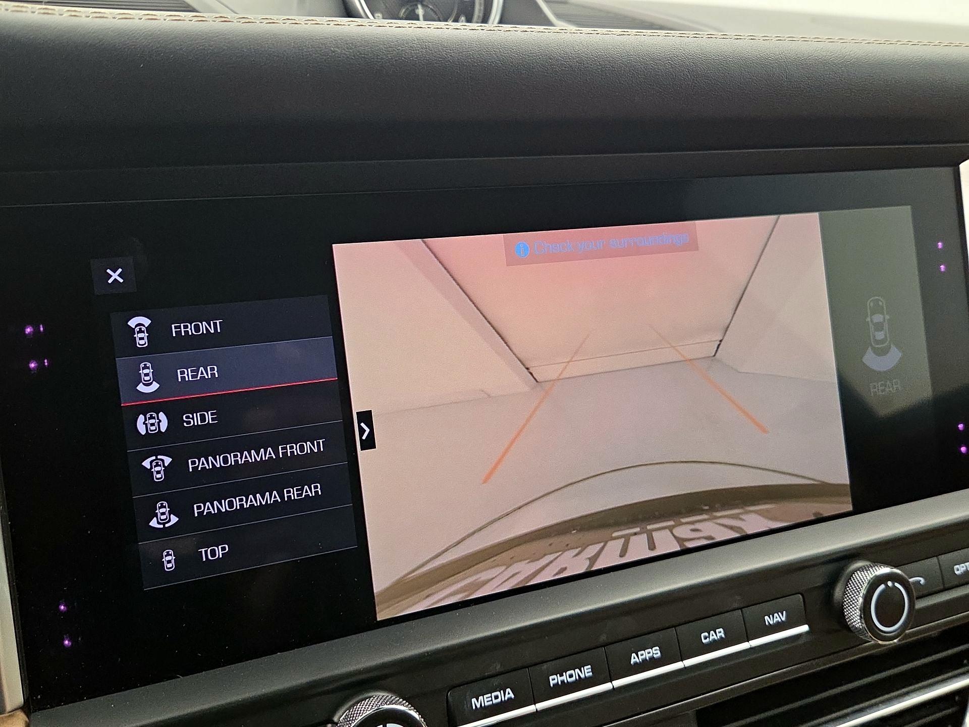 Thumbnail: 2020 Porsche Macan - 15