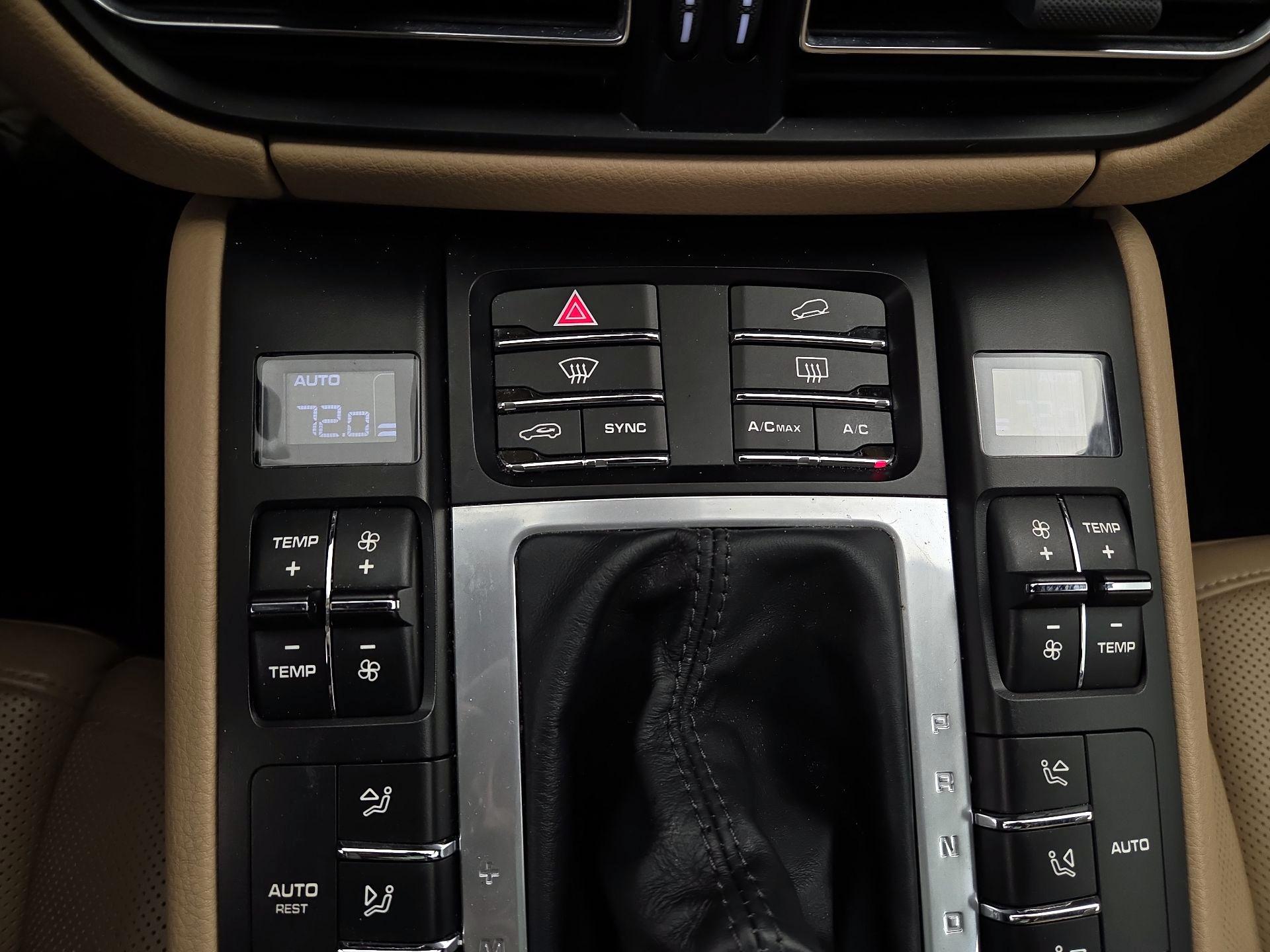 Thumbnail: 2020 Porsche Macan - 17
