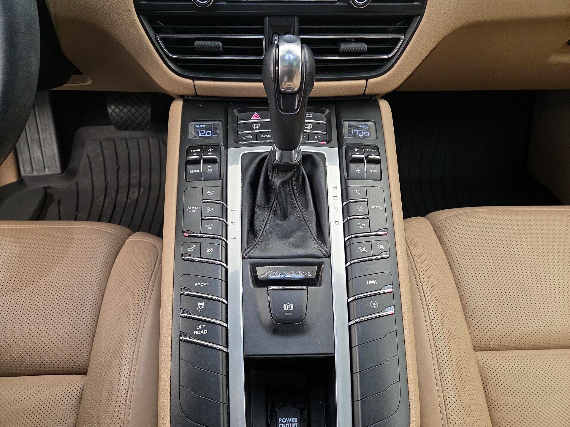 Thumbnail: 2020 Porsche Macan - 18