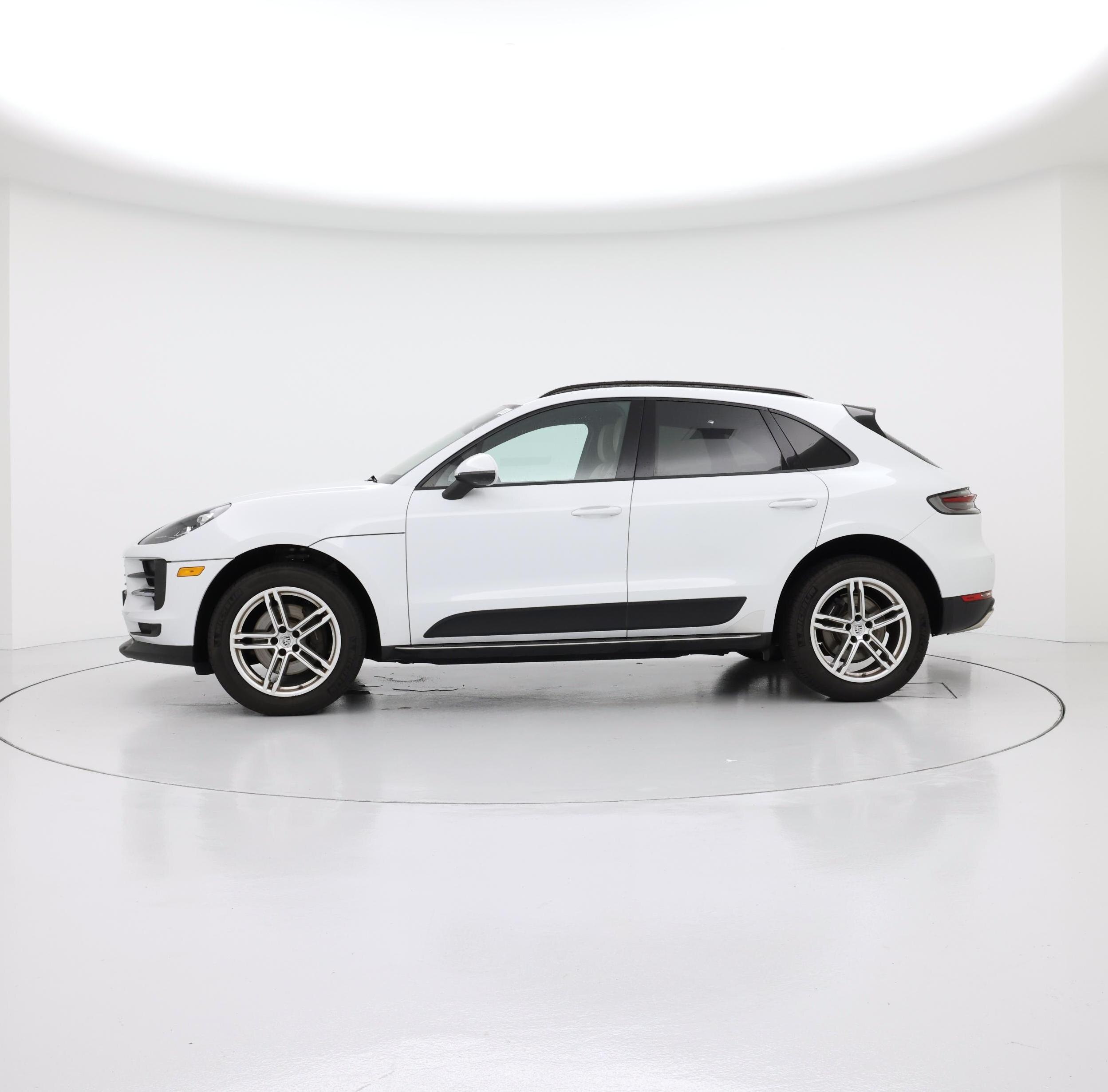 Thumbnail: 2020 Porsche Macan - 3