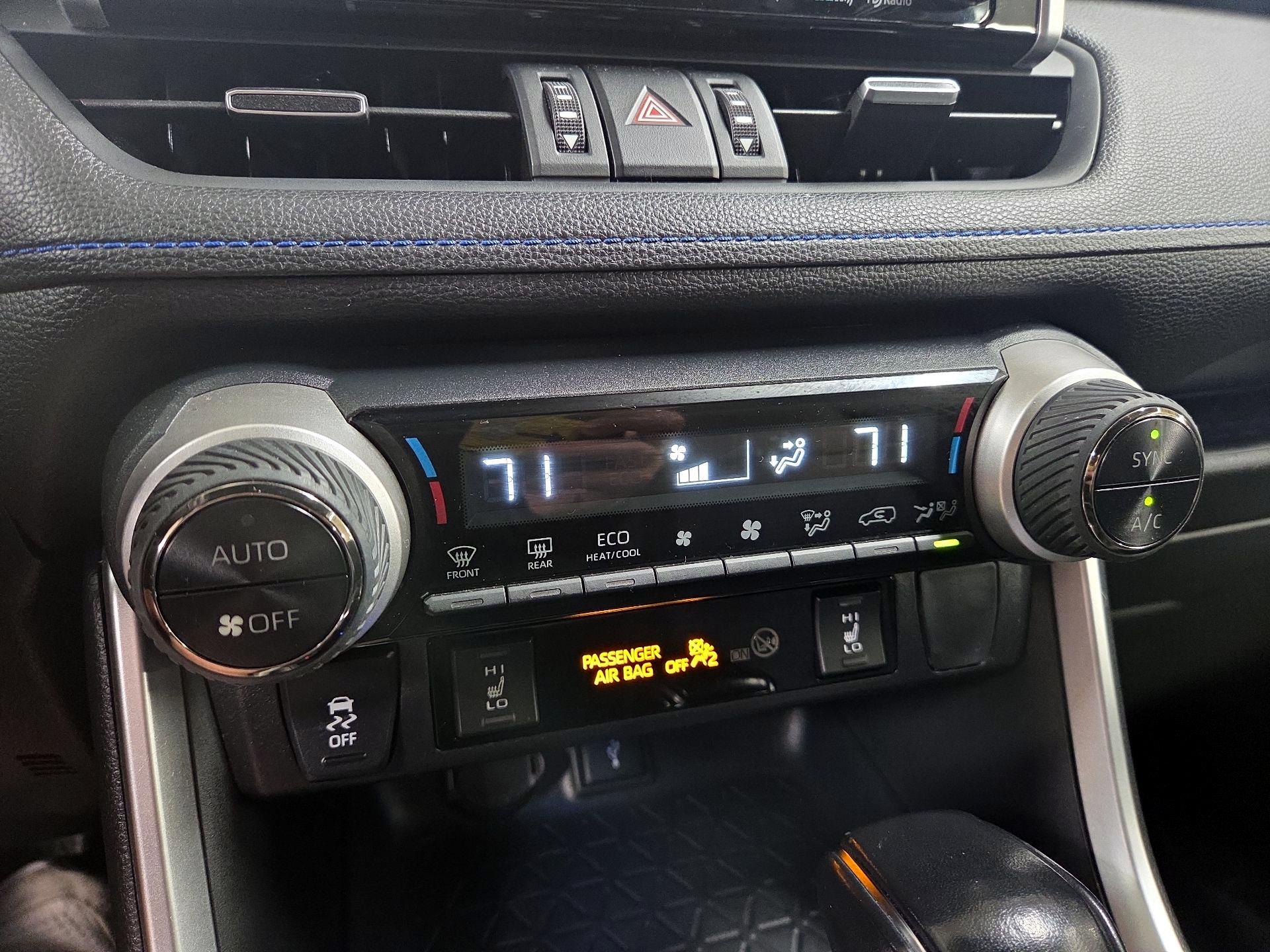 Thumbnail: 2020 Toyota RAV4 - 16
