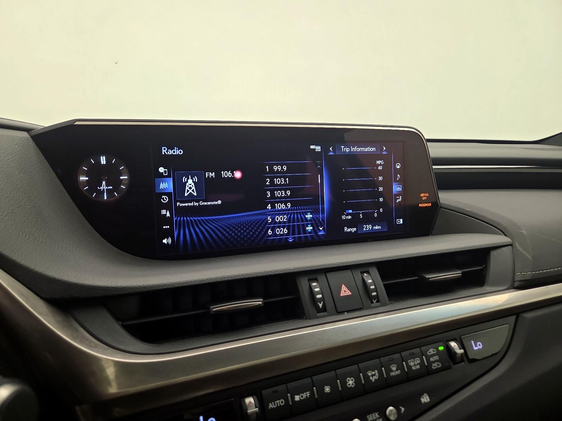 Thumbnail: 2021 Lexus ES - 16