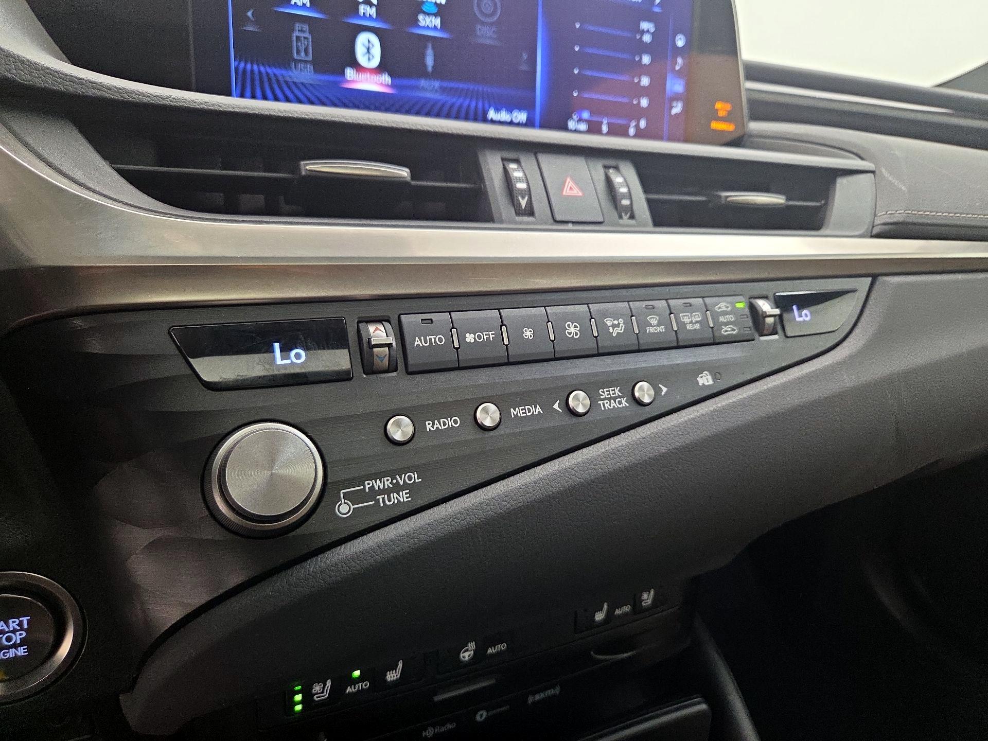 Thumbnail: 2021 Lexus ES - 17