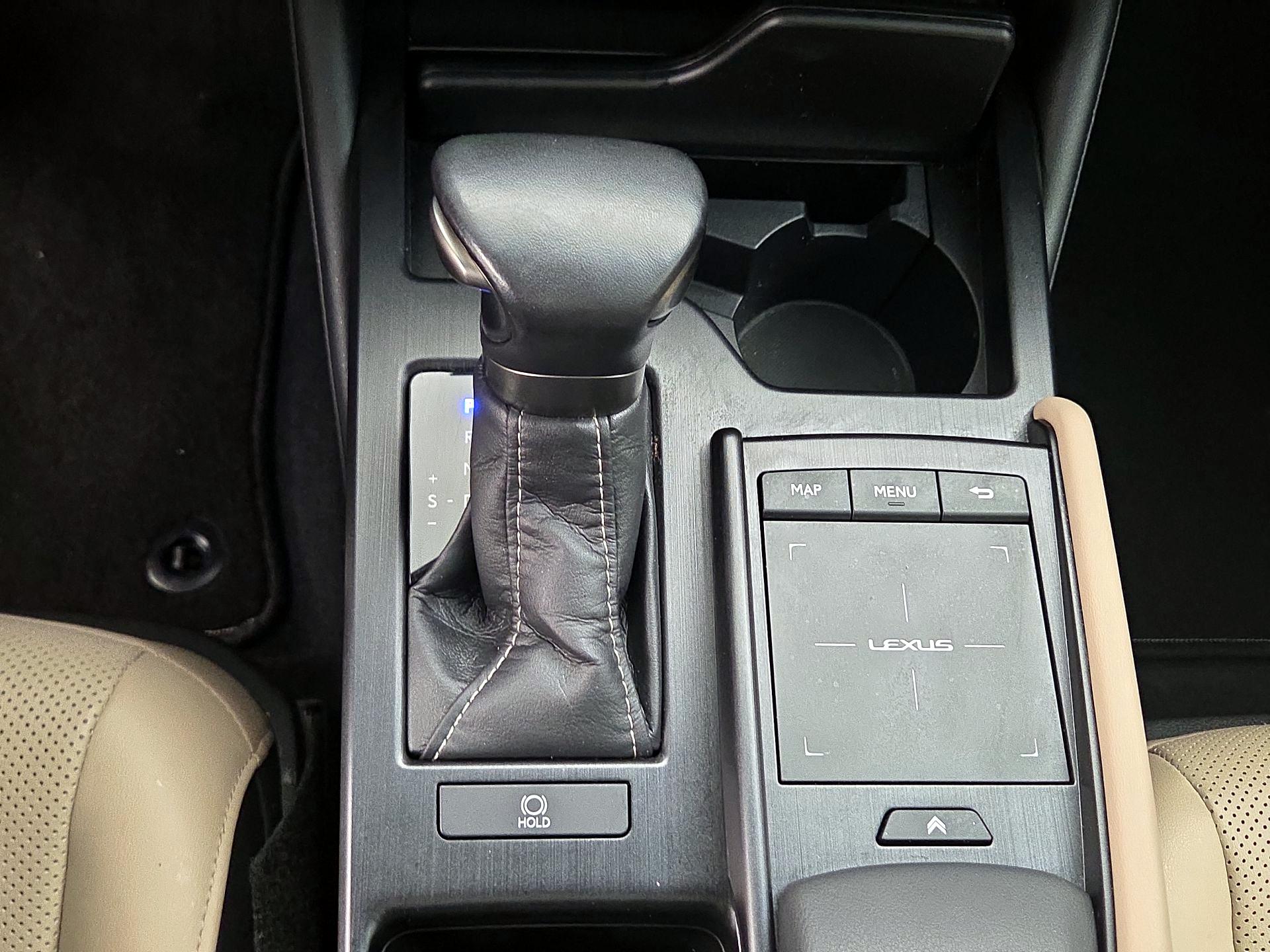 Thumbnail: 2021 Lexus ES - 18