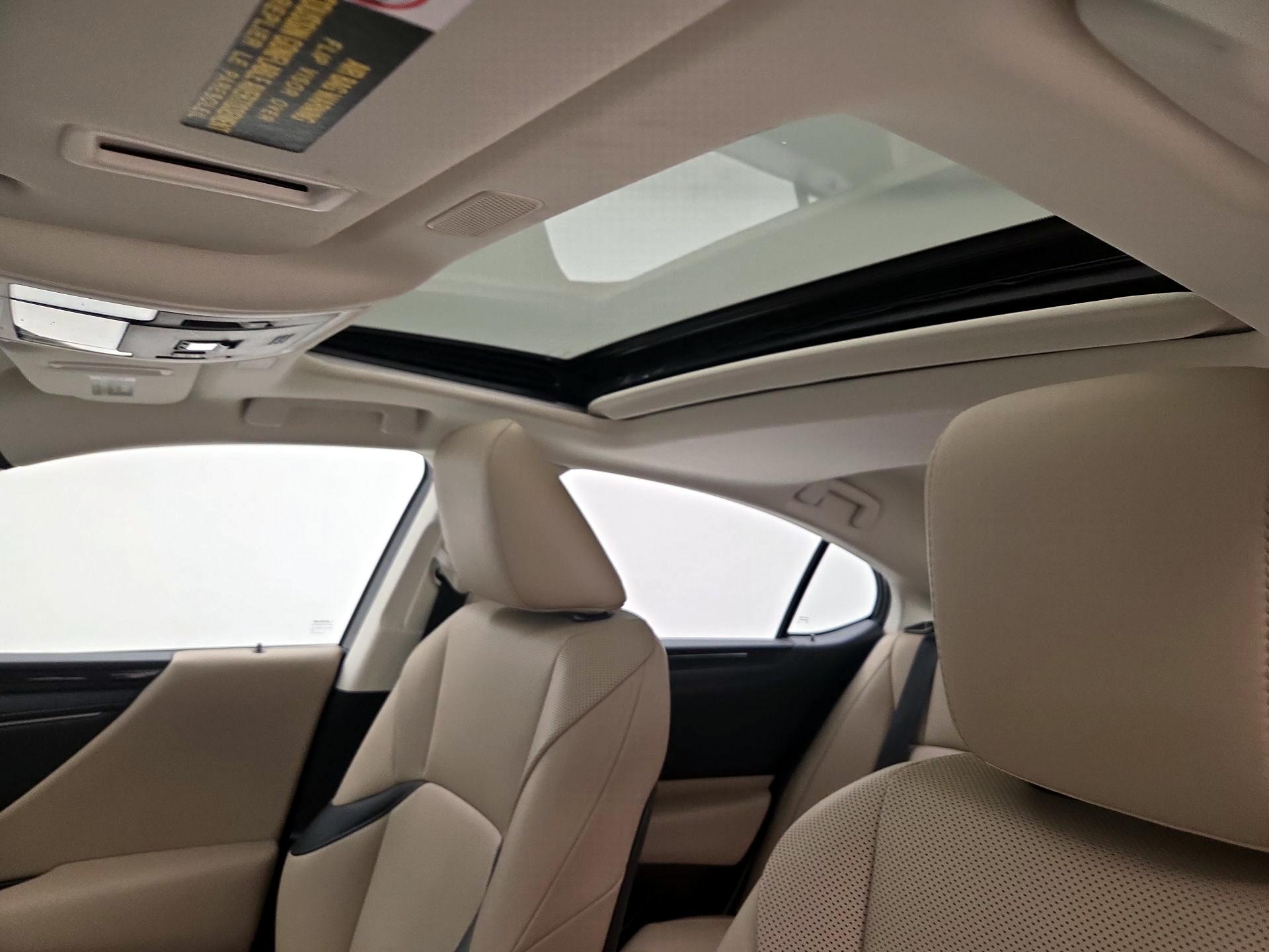 Thumbnail: 2021 Lexus ES - 20