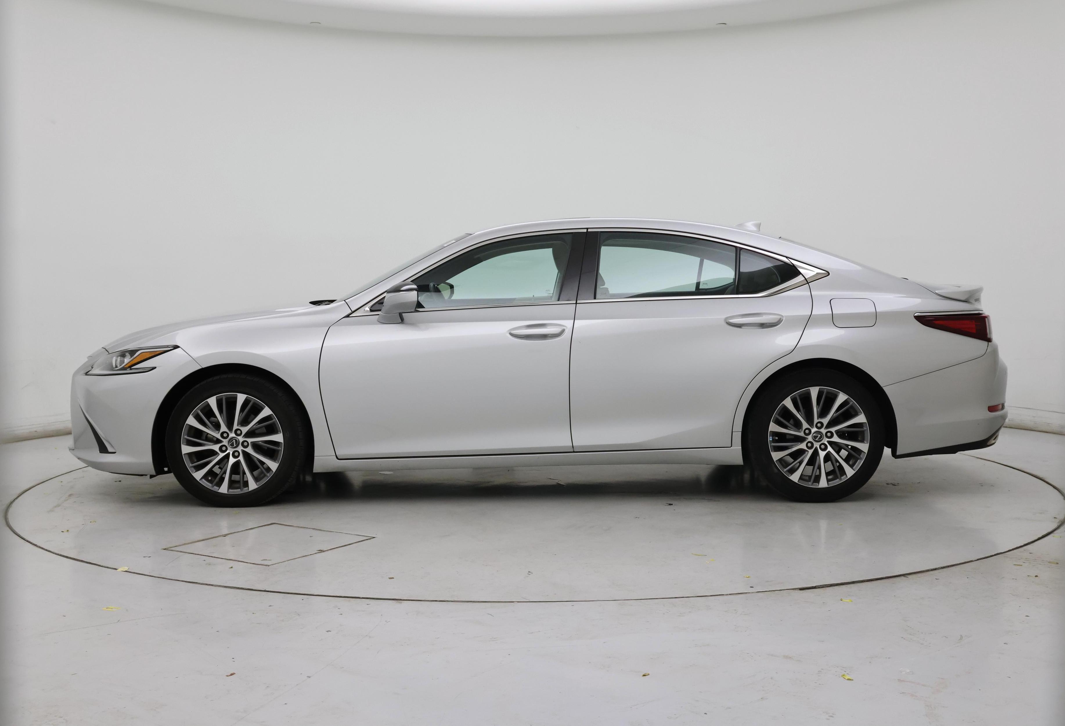 Thumbnail: 2021 Lexus ES - 3