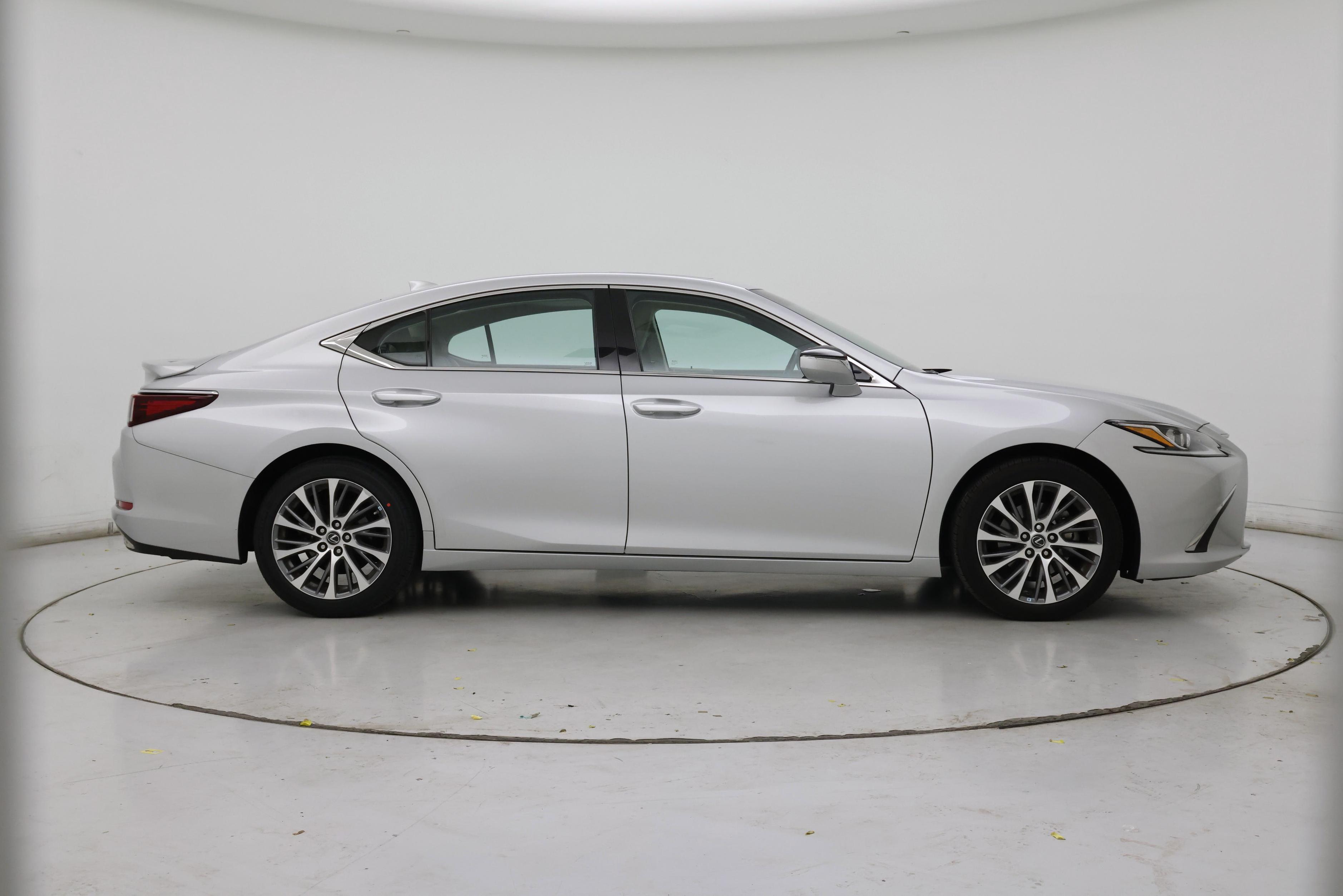 Thumbnail: 2021 Lexus ES - 7