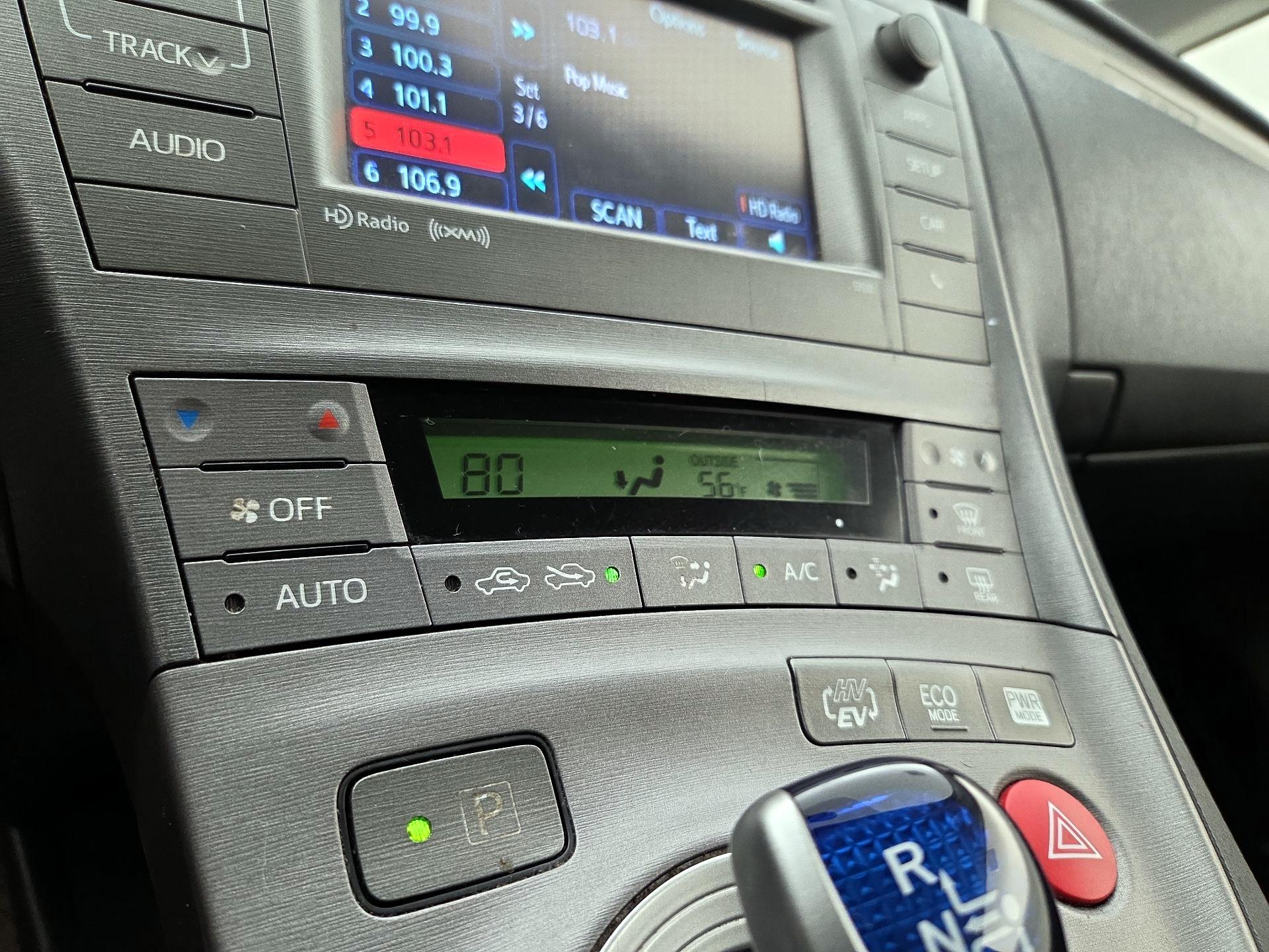 Thumbnail: 2014 Toyota Prius - 16