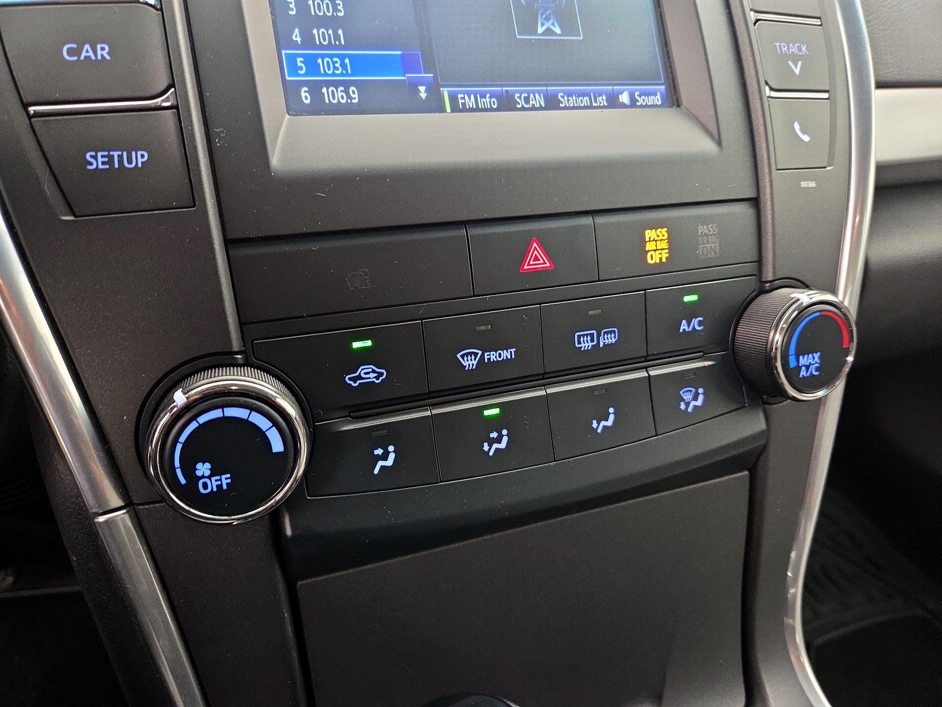 Thumbnail: 2015 Toyota Camry - 16