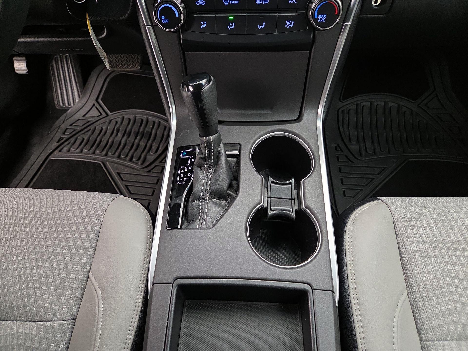 Thumbnail: 2015 Toyota Camry - 17