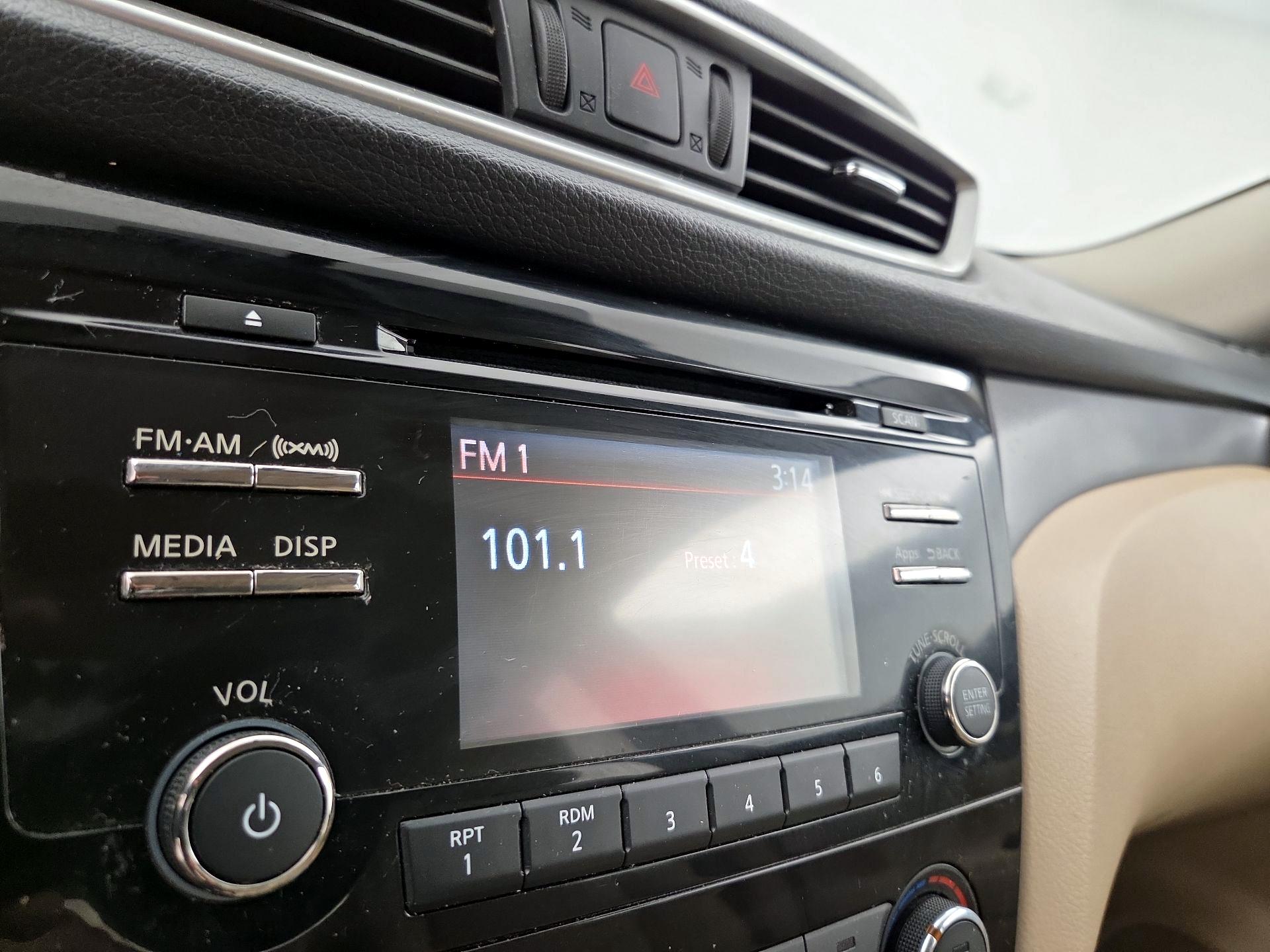 Thumbnail: 2016 Nissan Rogue - 15