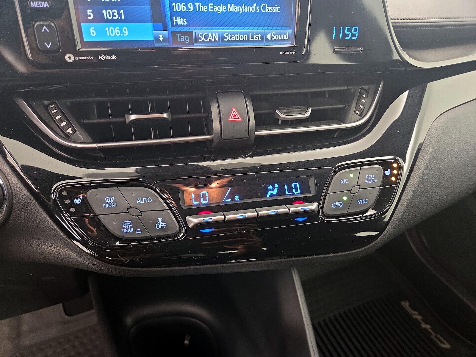 2018 Toyota C-HR XLE Premium - Photo 17