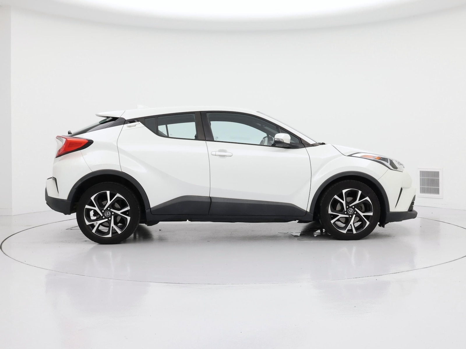 2018 Toyota C-HR XLE Premium - Photo 8