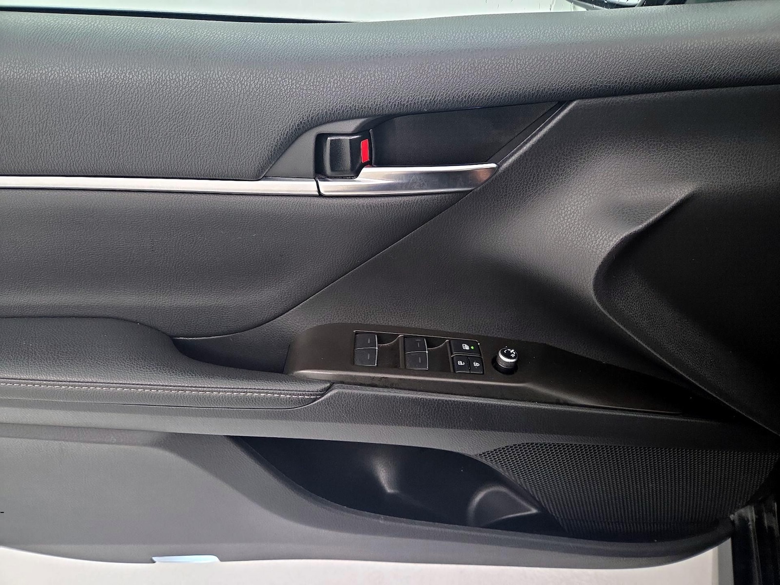 2021 Toyota Camry XSE - Photo 13