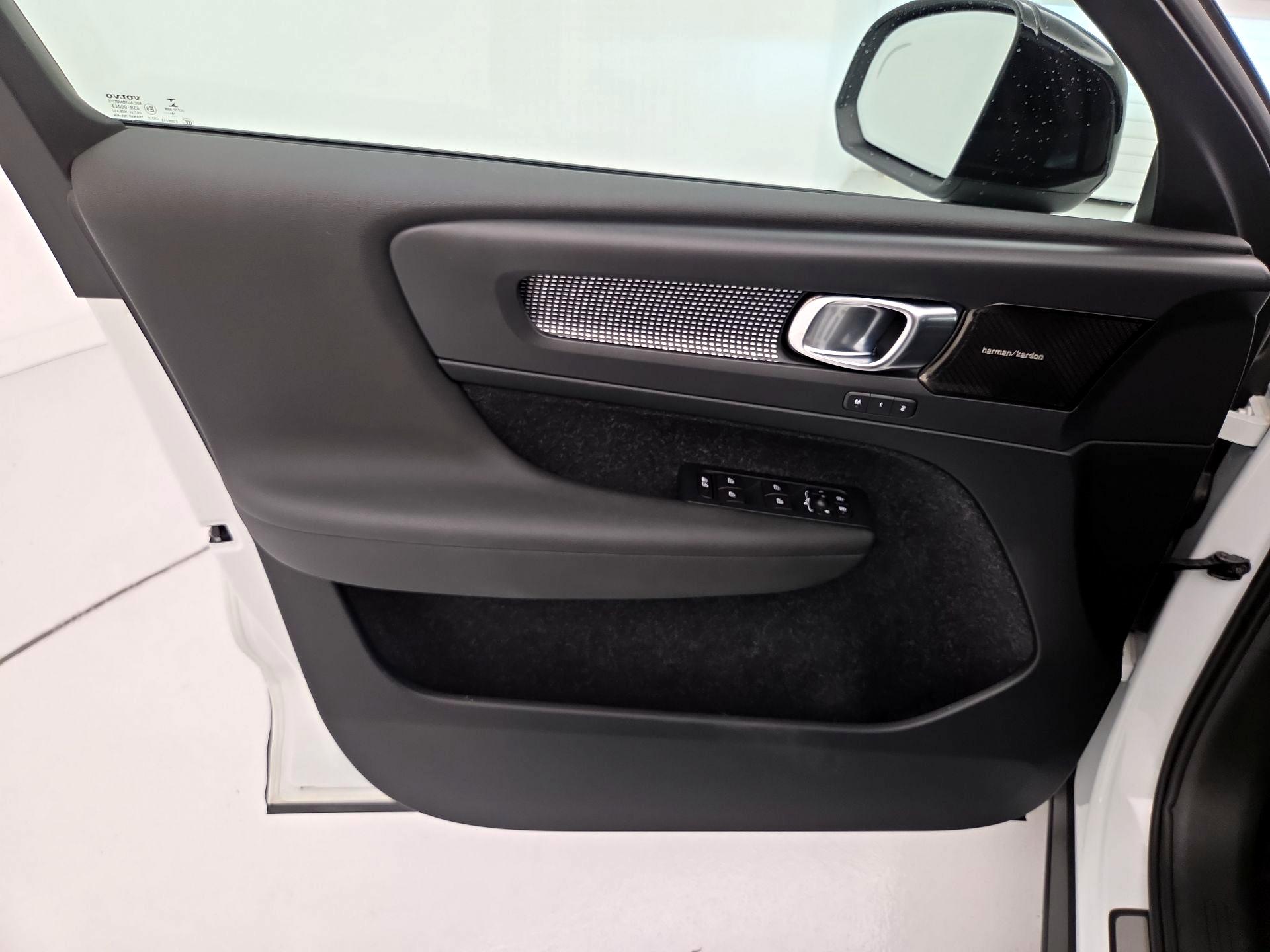 Thumbnail: 2019 Volvo XC40 - 12