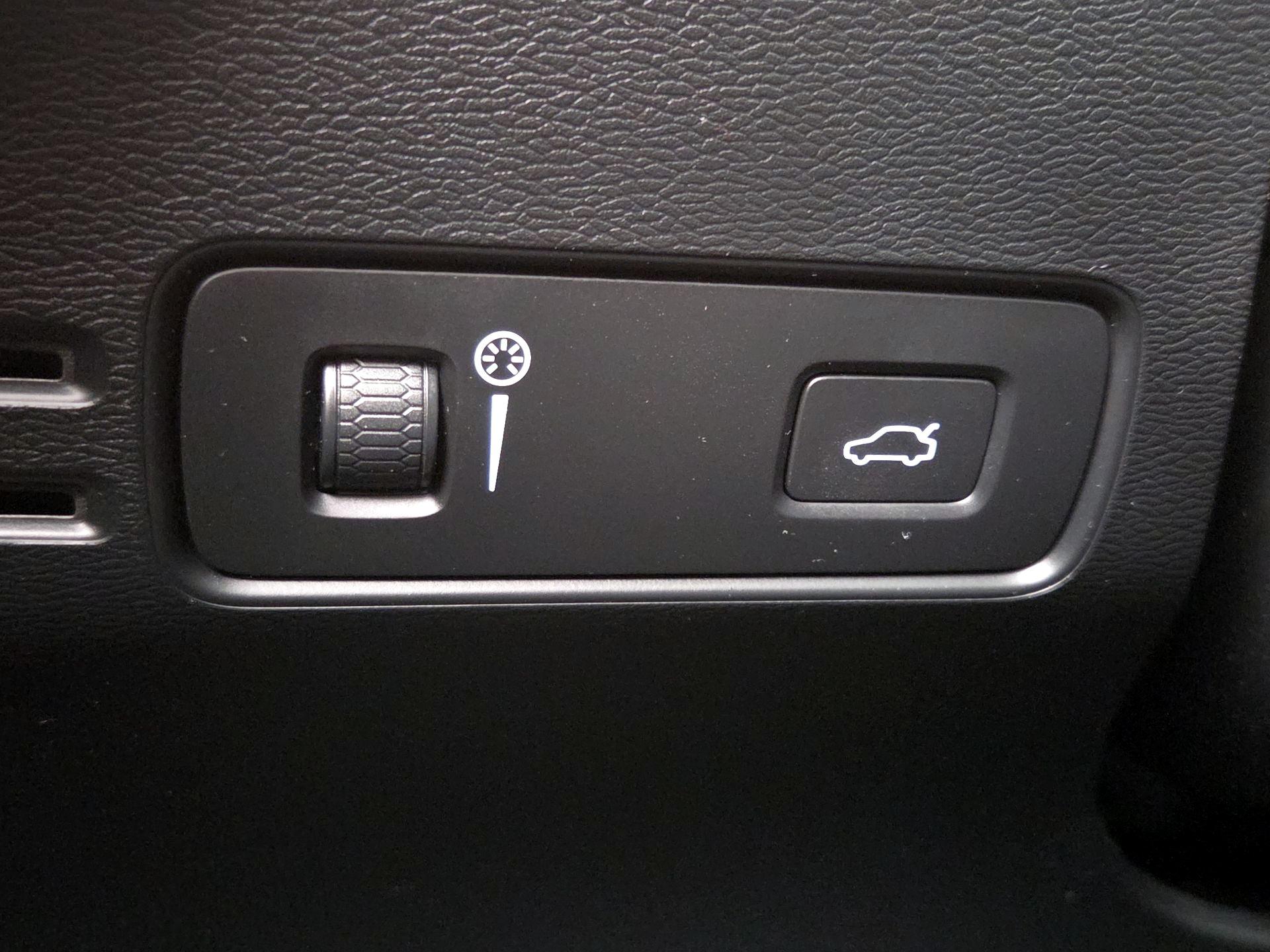 Thumbnail: 2019 Volvo XC40 - 13