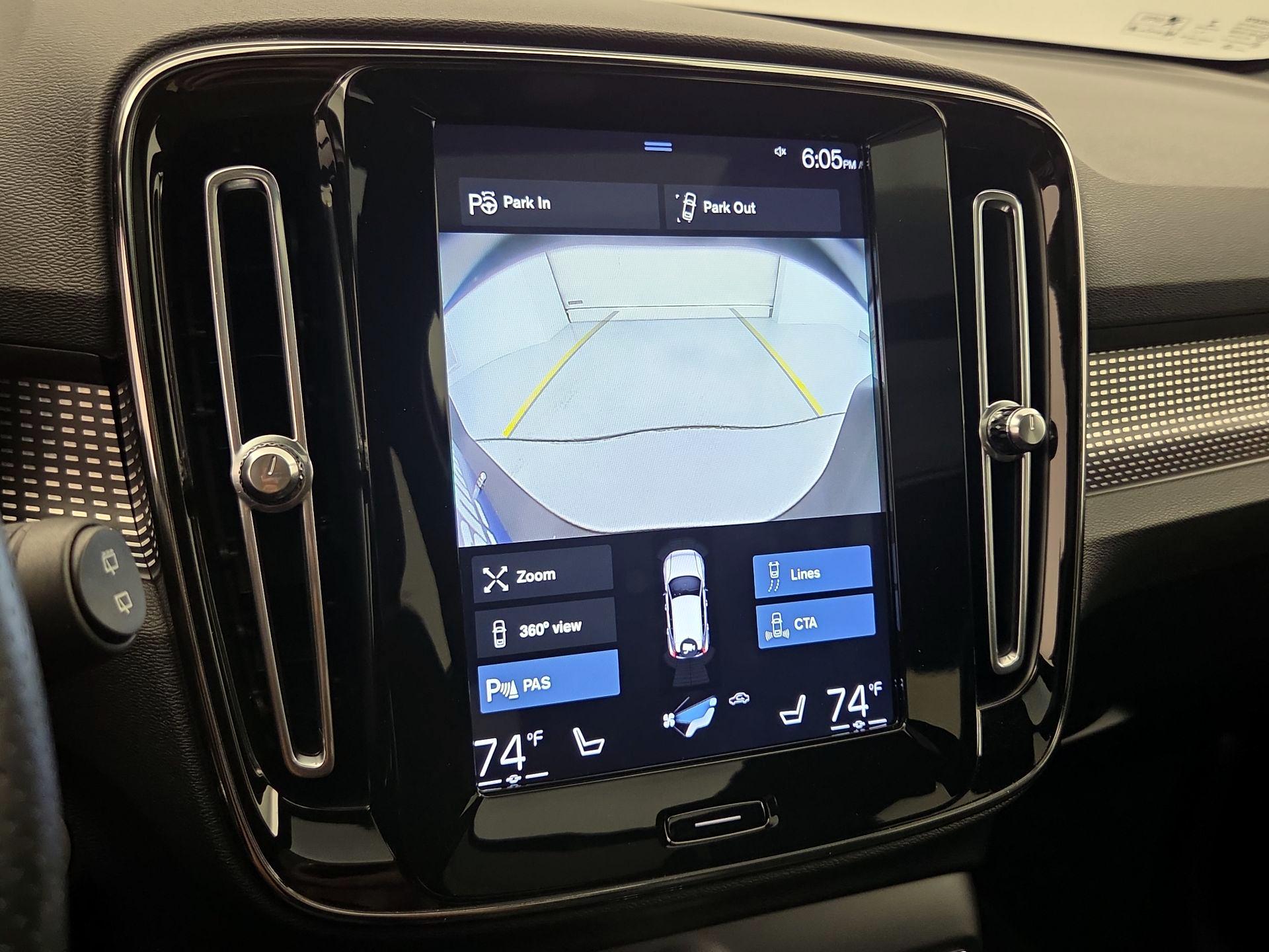 Thumbnail: 2019 Volvo XC40 - 14