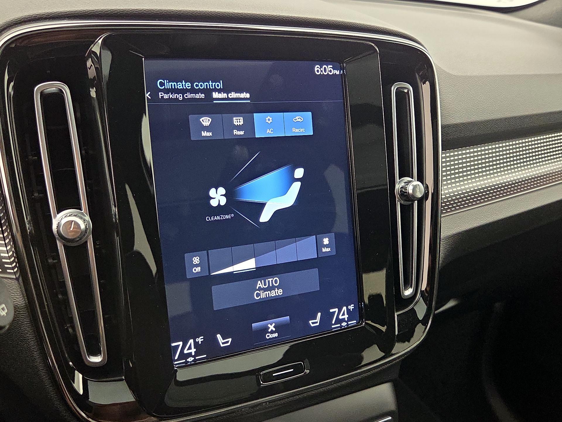 Thumbnail: 2019 Volvo XC40 - 16