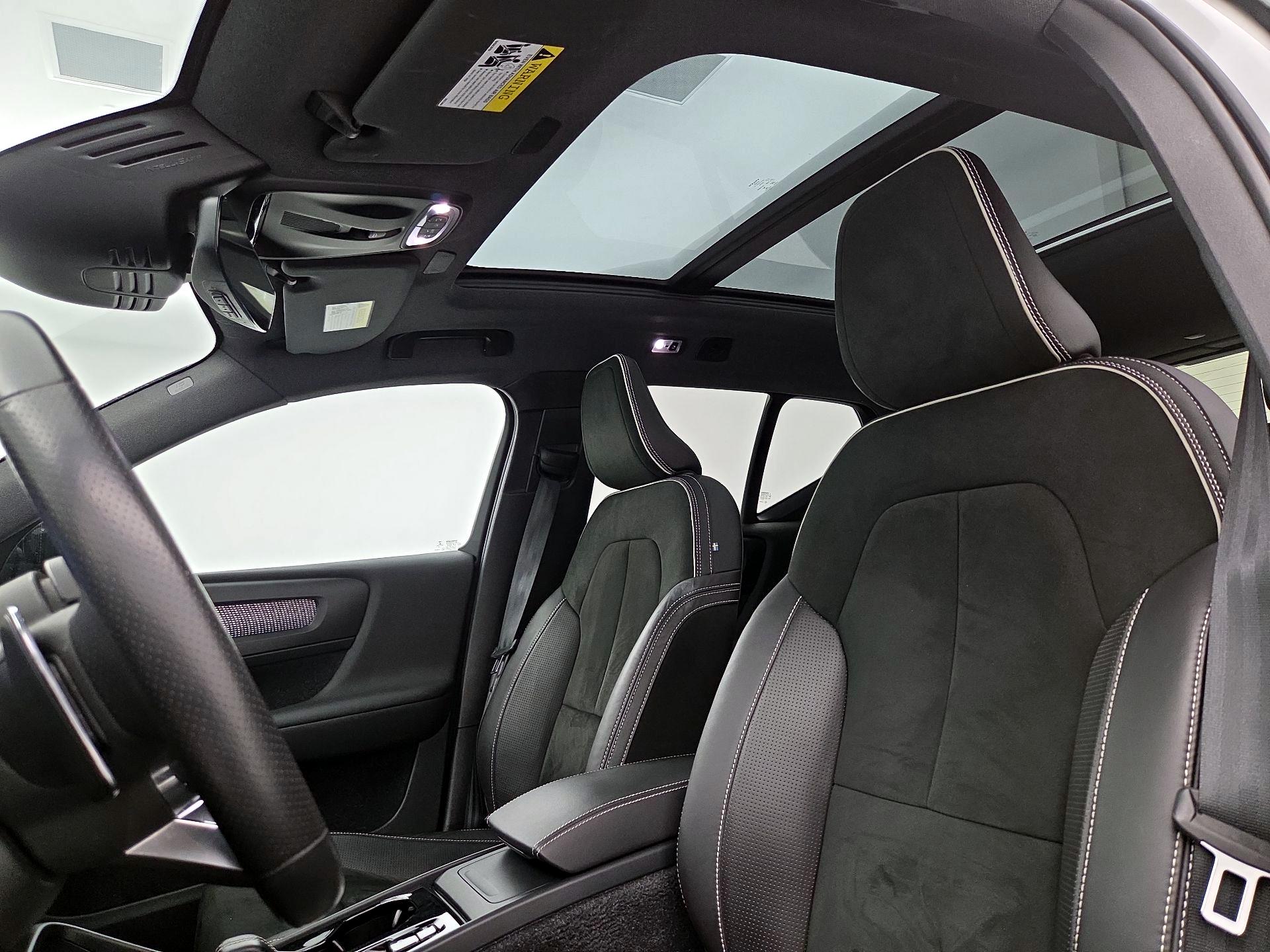 Thumbnail: 2019 Volvo XC40 - 19