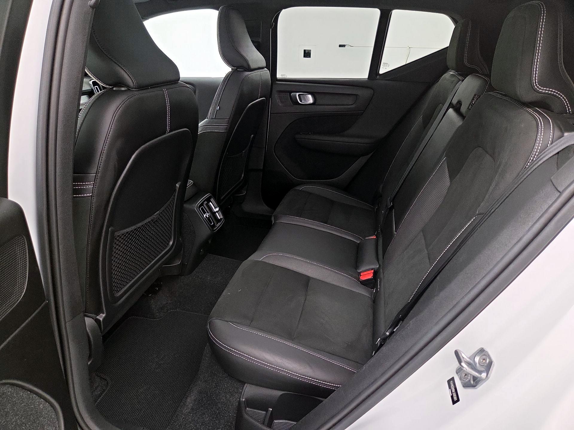 Thumbnail: 2019 Volvo XC40 - 20