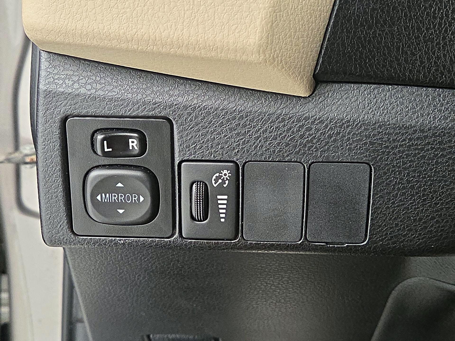Thumbnail: 2015 Toyota Corolla - 13