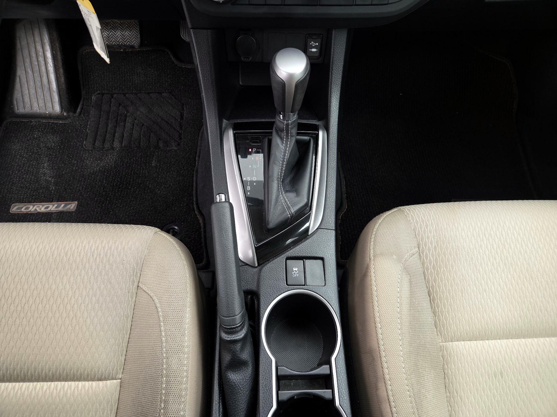 Thumbnail: 2015 Toyota Corolla - 17