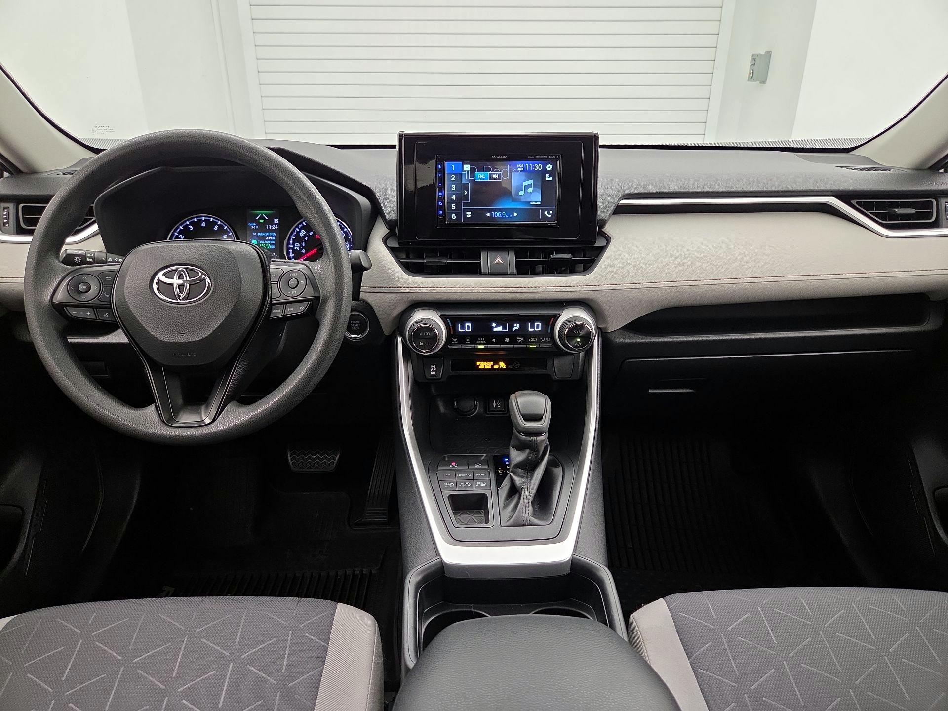 Thumbnail: 2019 Toyota RAV4 - 9