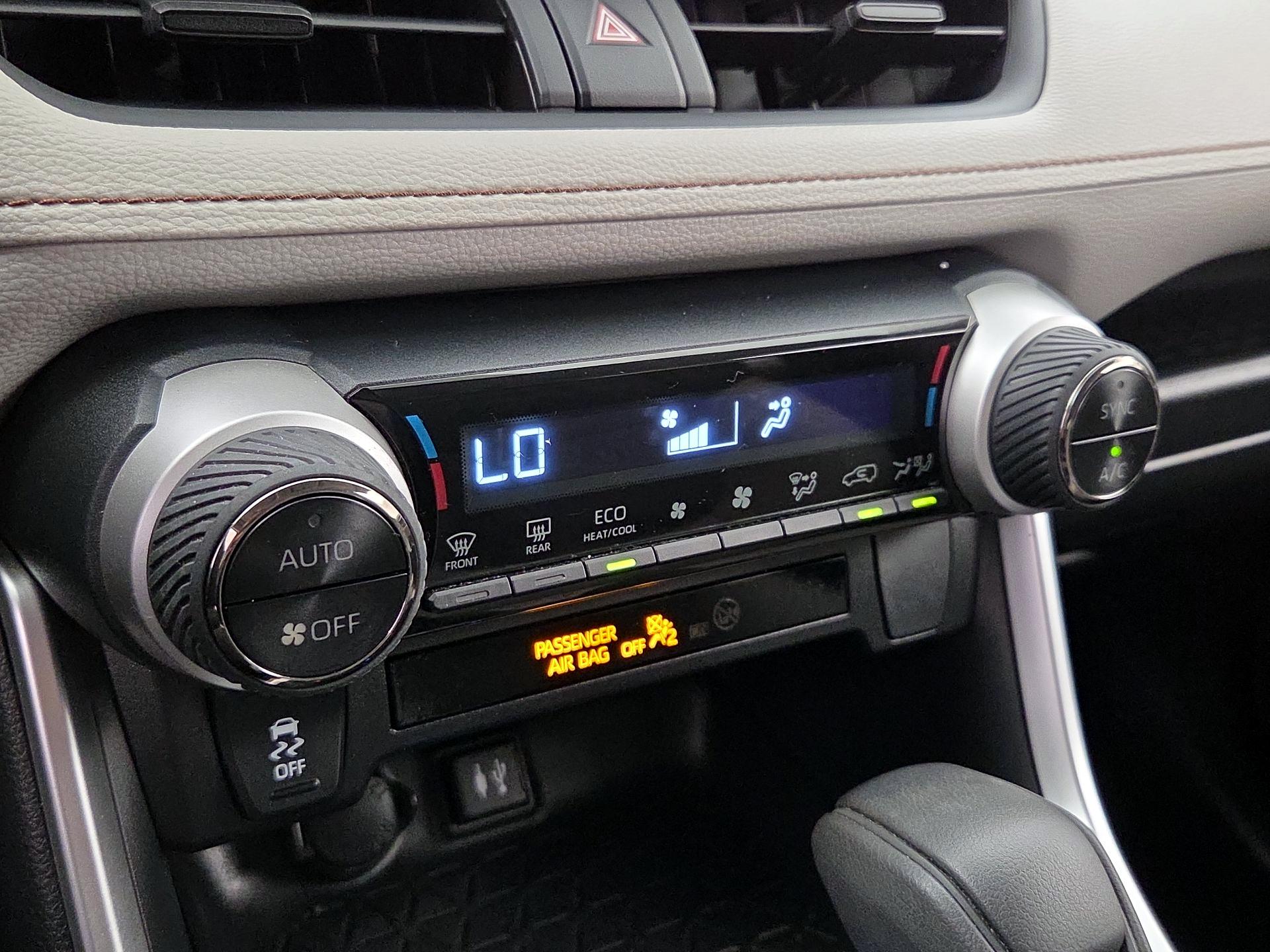 Thumbnail: 2019 Toyota RAV4 - 16