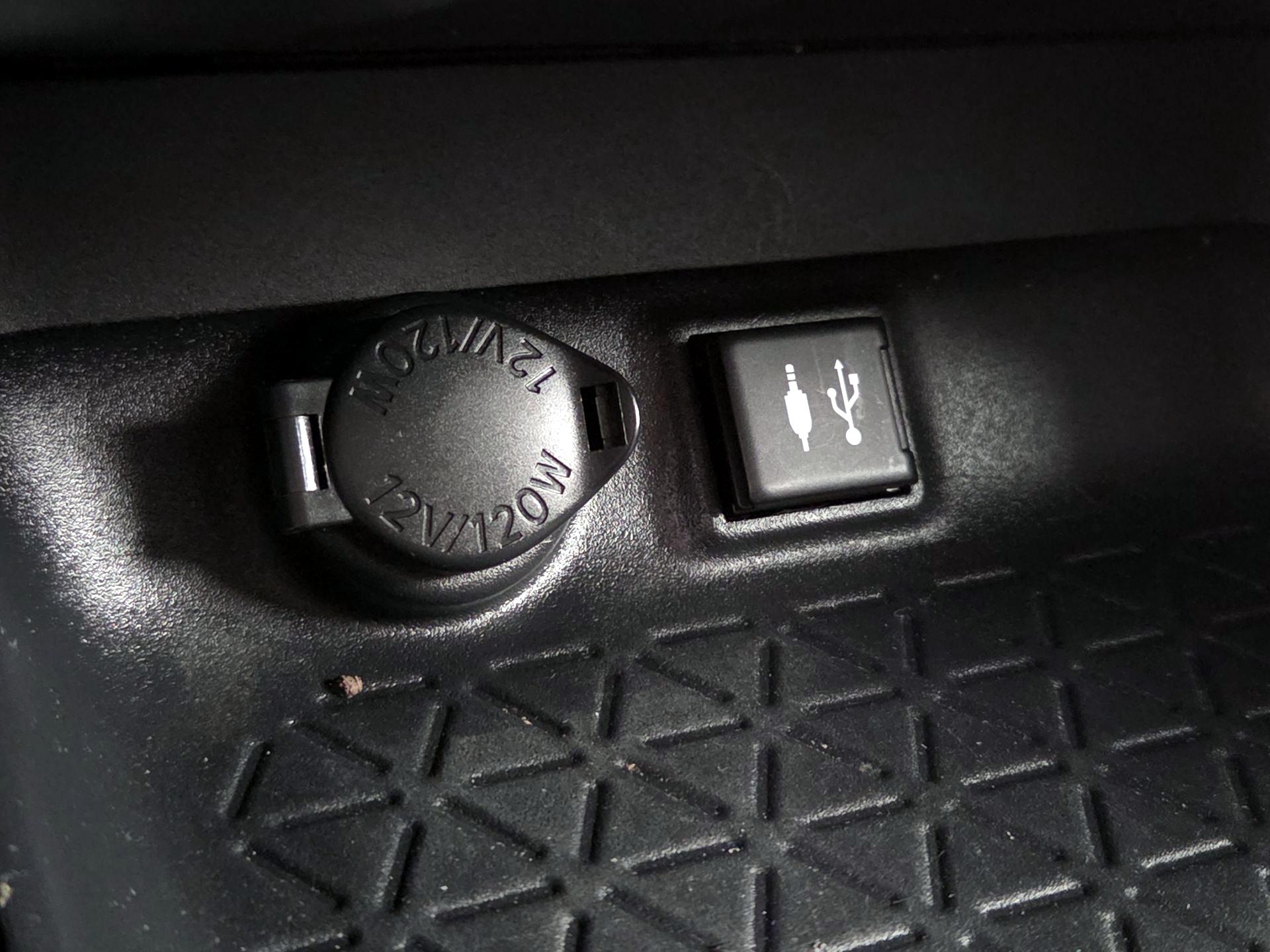 Thumbnail: 2019 Toyota RAV4 - 18