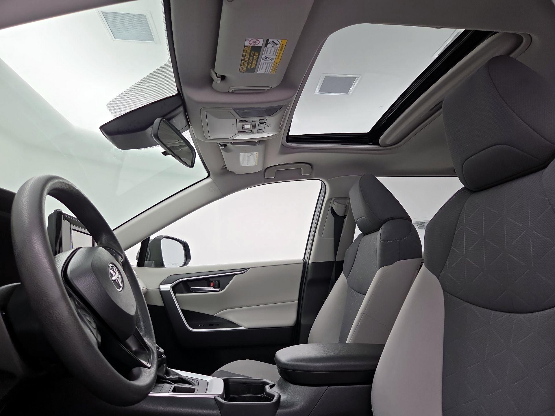 Thumbnail: 2019 Toyota RAV4 - 19