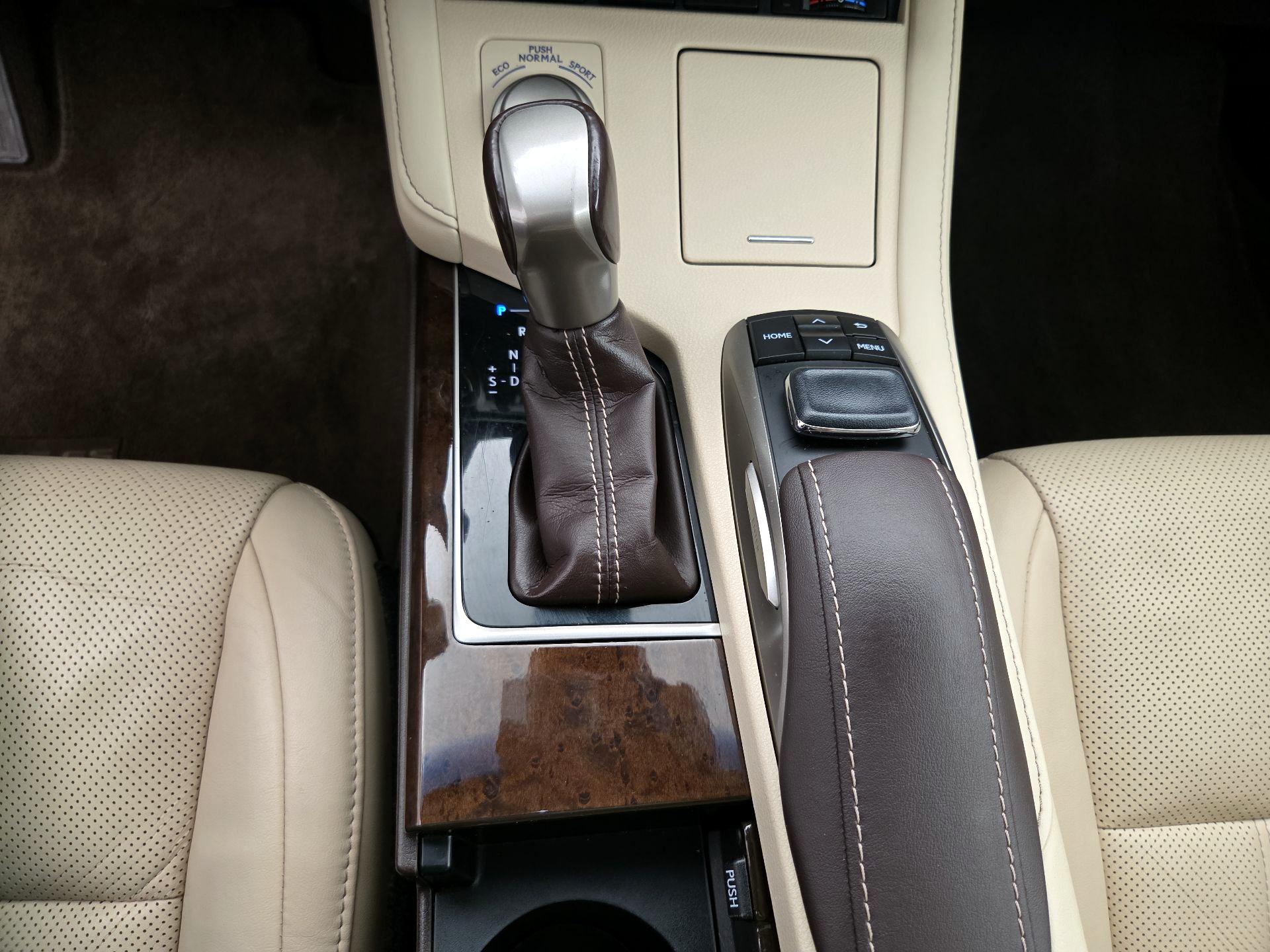 Thumbnail: 2018 Lexus ES - 18