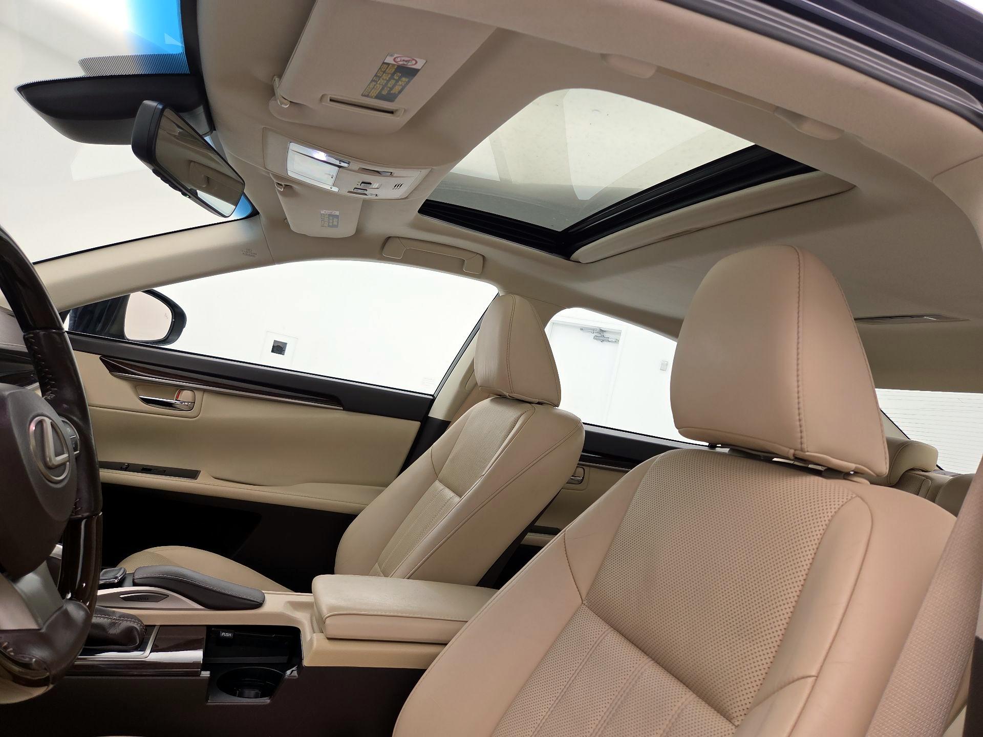 Thumbnail: 2018 Lexus ES - 20