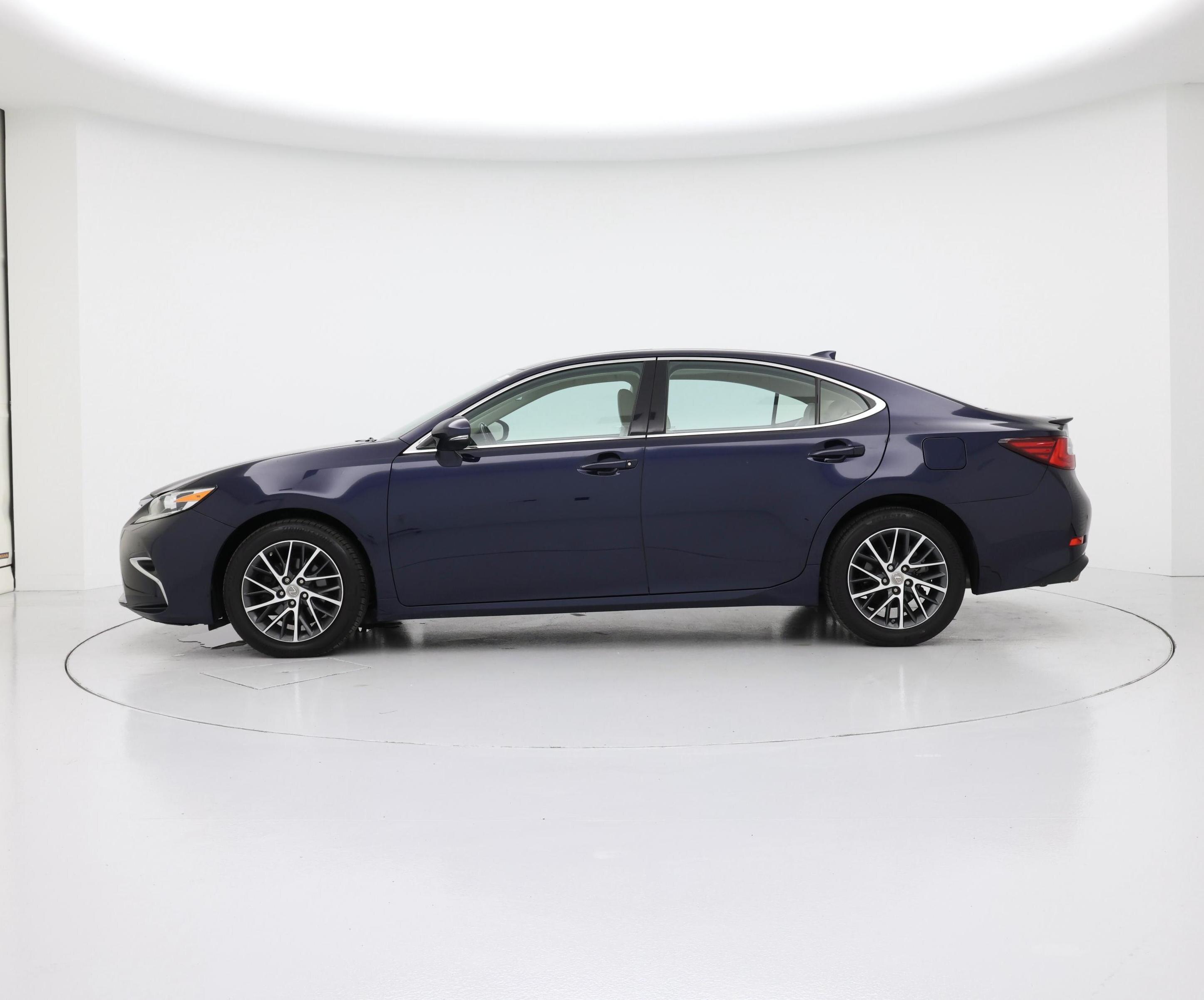 Thumbnail: 2018 Lexus ES - 3