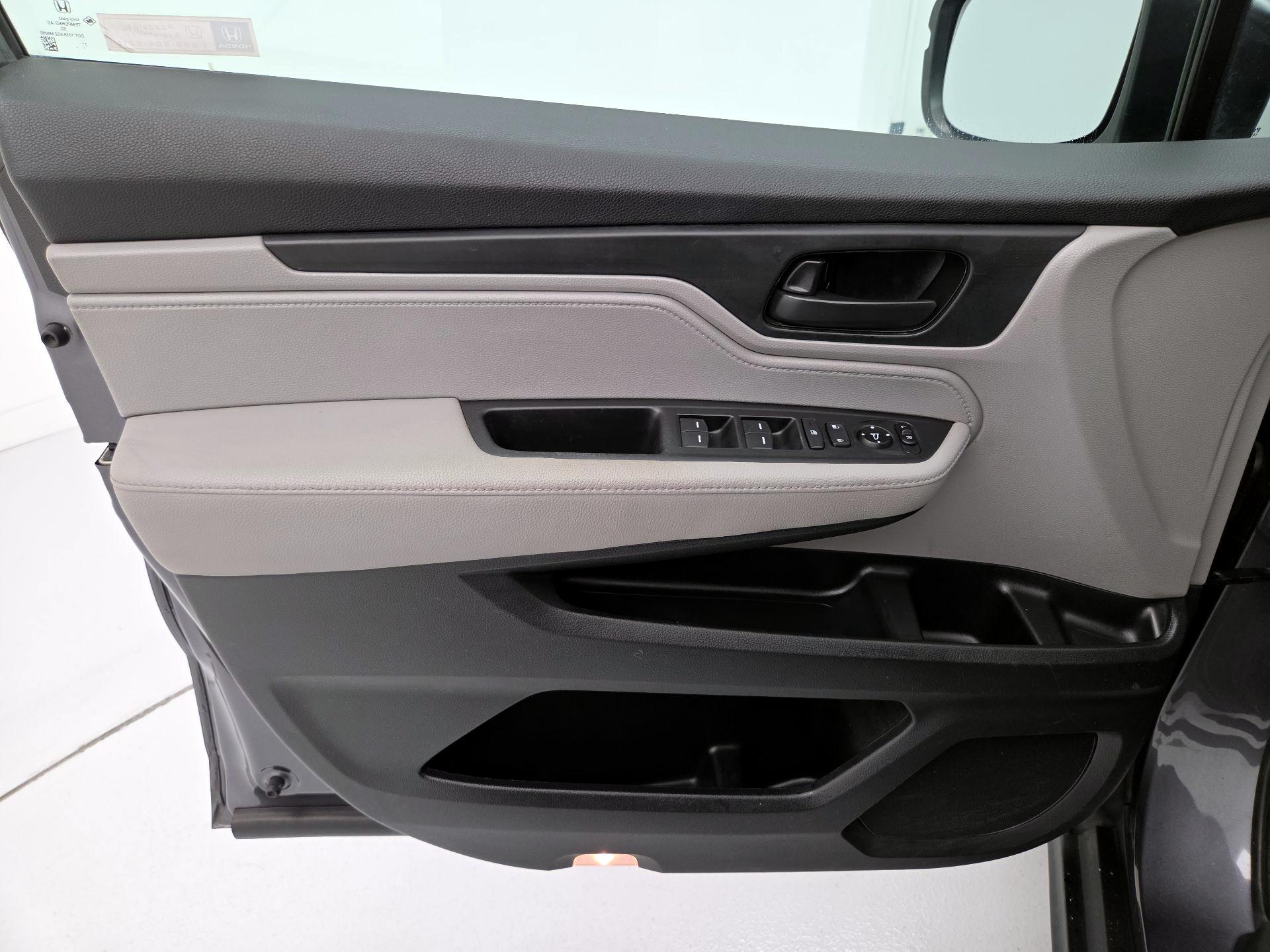 Thumbnail: 2018 Honda Odyssey - 12