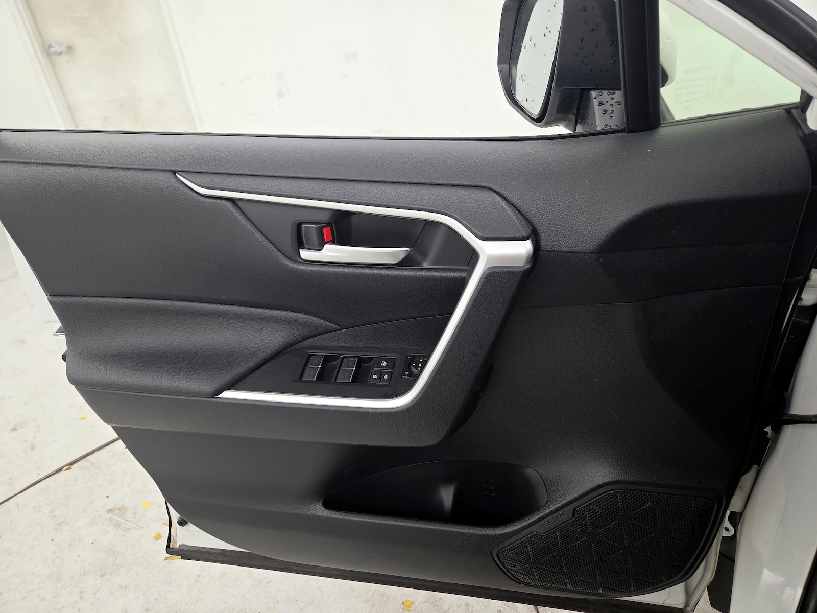 2023 Toyota RAV4 XLE - Photo 13