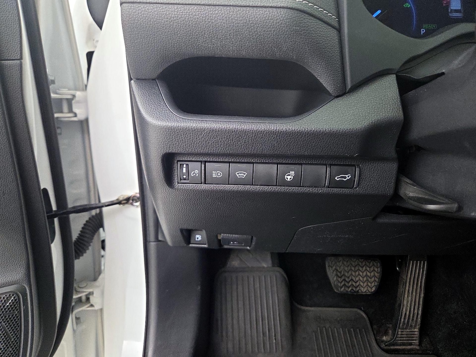 2023 Toyota RAV4 XLE - Photo 14